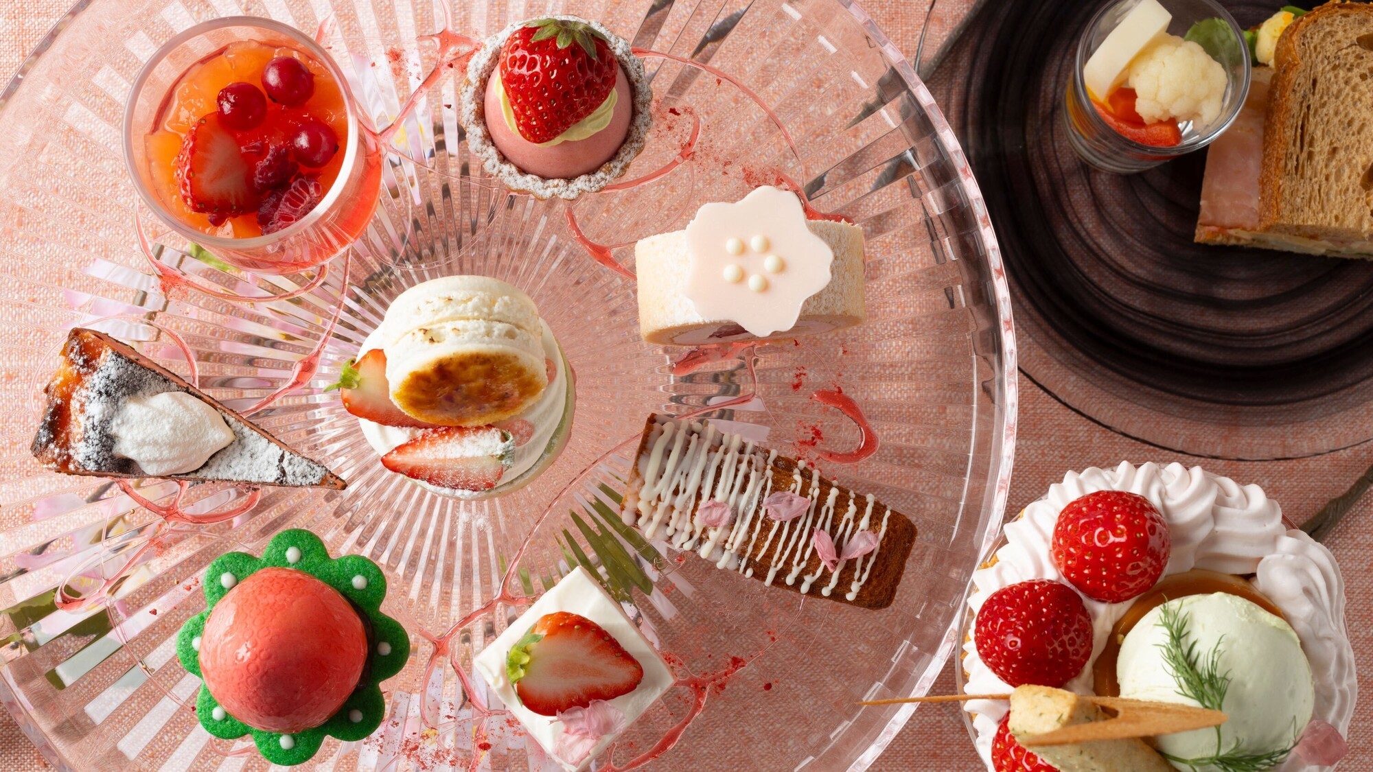 いちごと桜のアフタヌーンティー（25年3-4月）