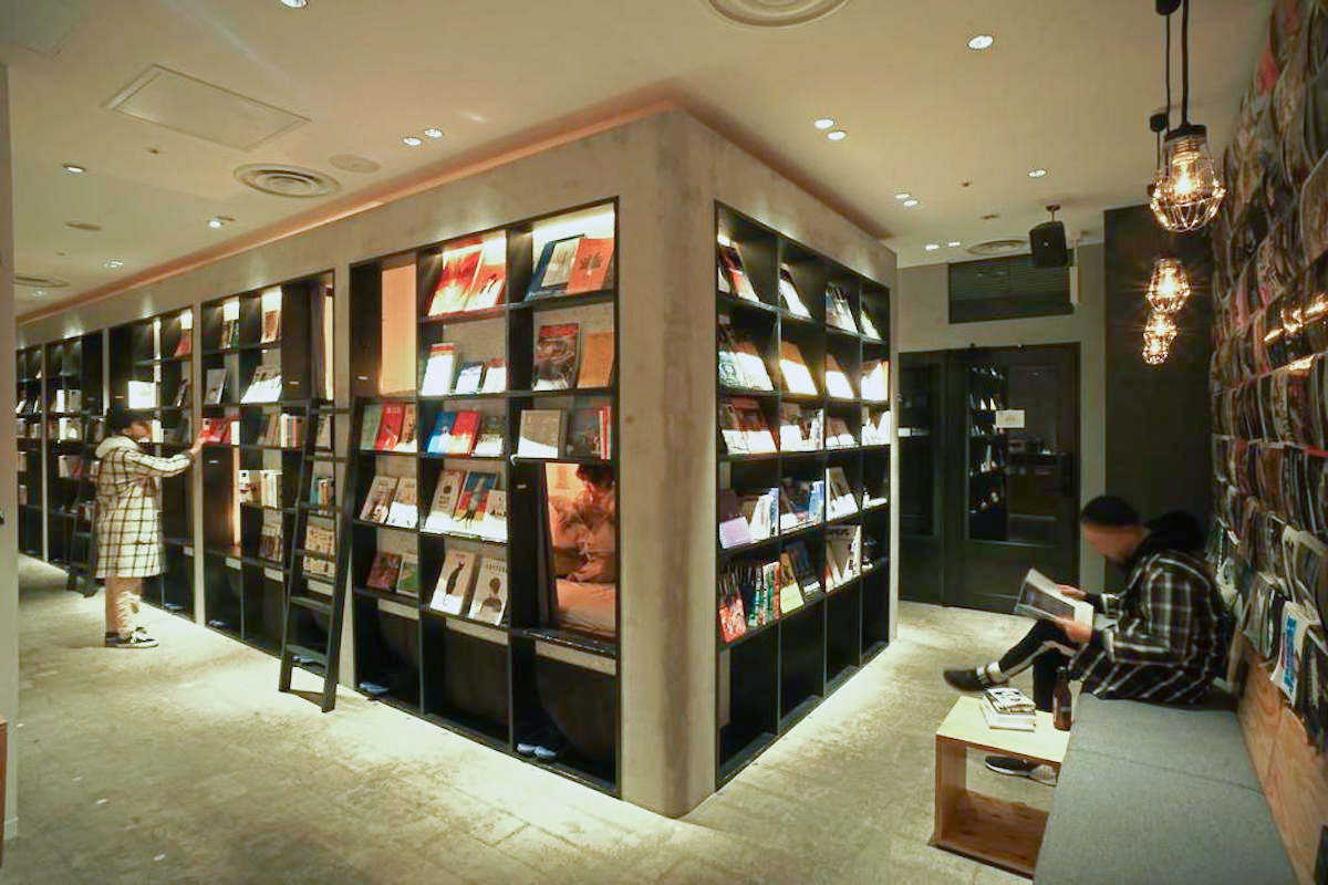BOOK AND BED TOKYO 福岡店 アクセス