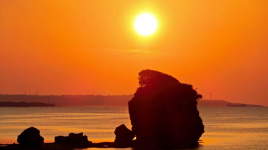 【周辺】近隣のビーチから見える夕日