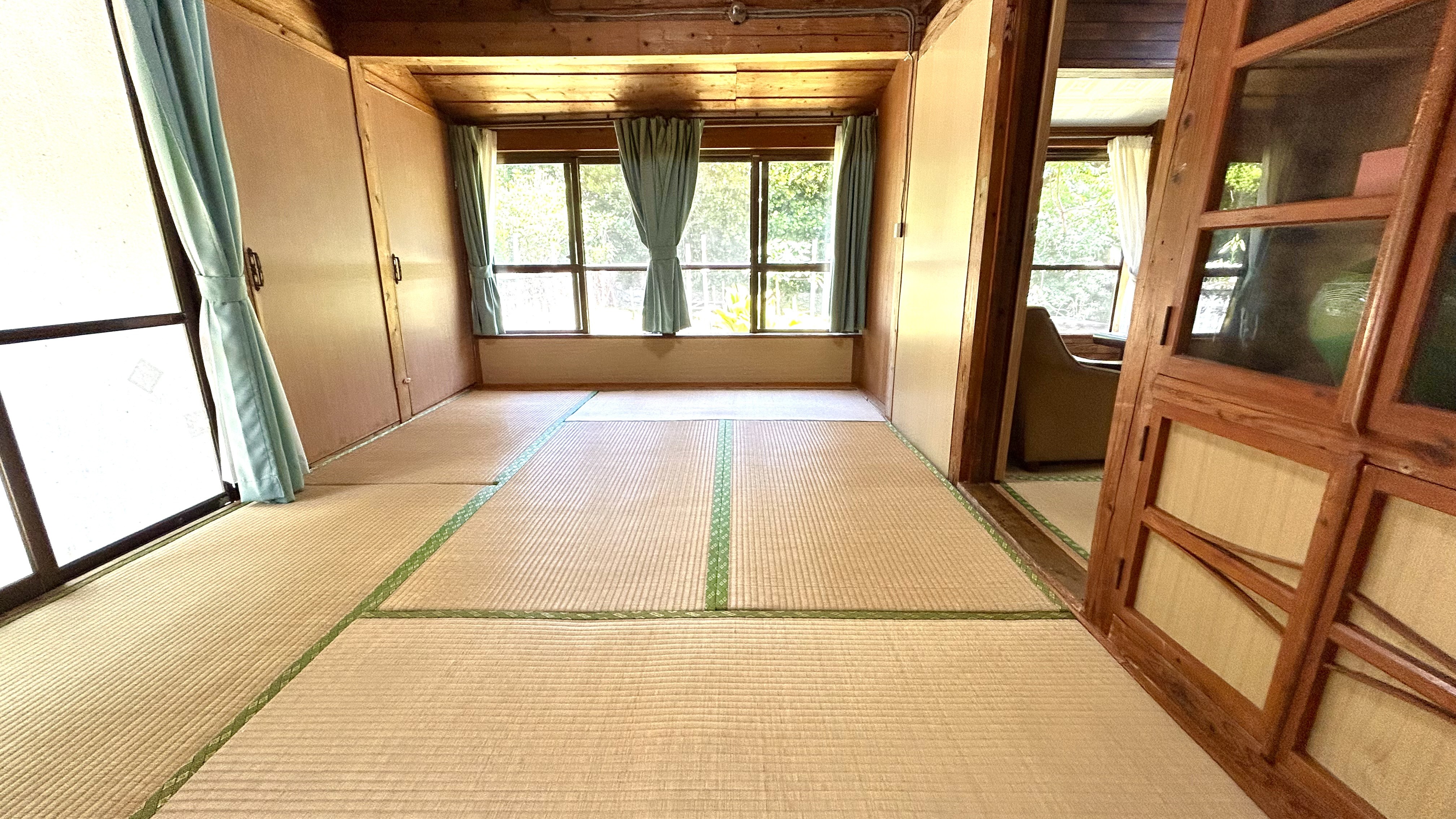 寝室①6畳間