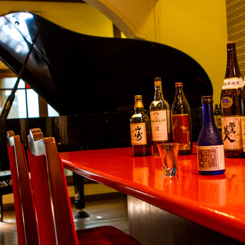 【ラウンジ】シックなラウンジでカクテルのんでいい気分♪