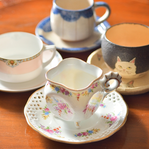 【ラウンジ】好みのカップを選んでゆったりティータイム♪