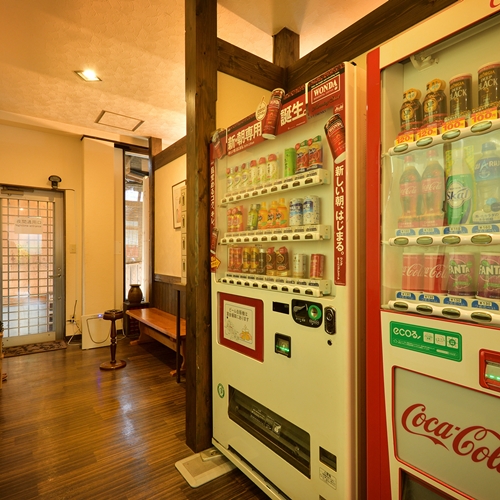 【自動販売機】１階にご用意しています。