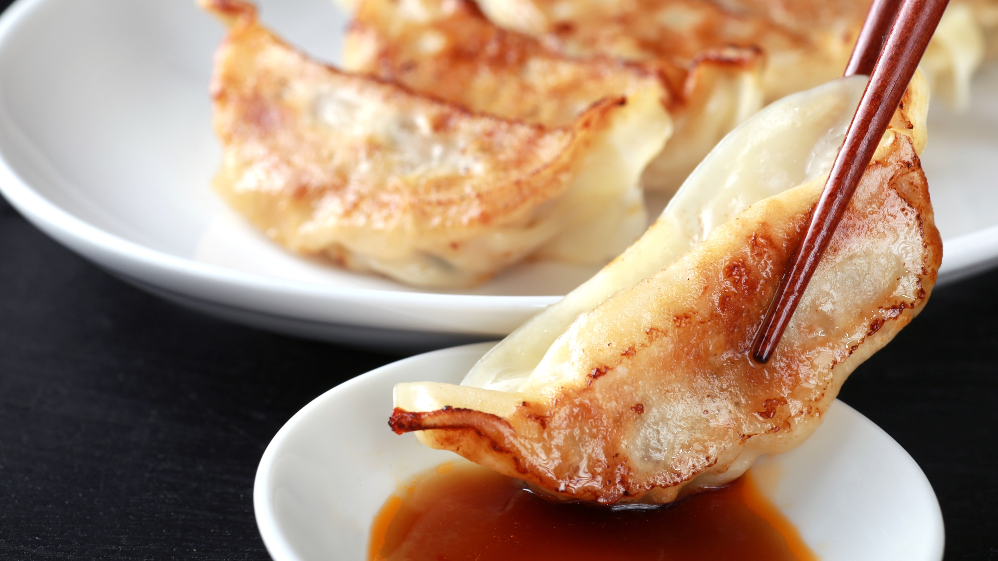 博多の定番、パリッとジューシーな一口餃子