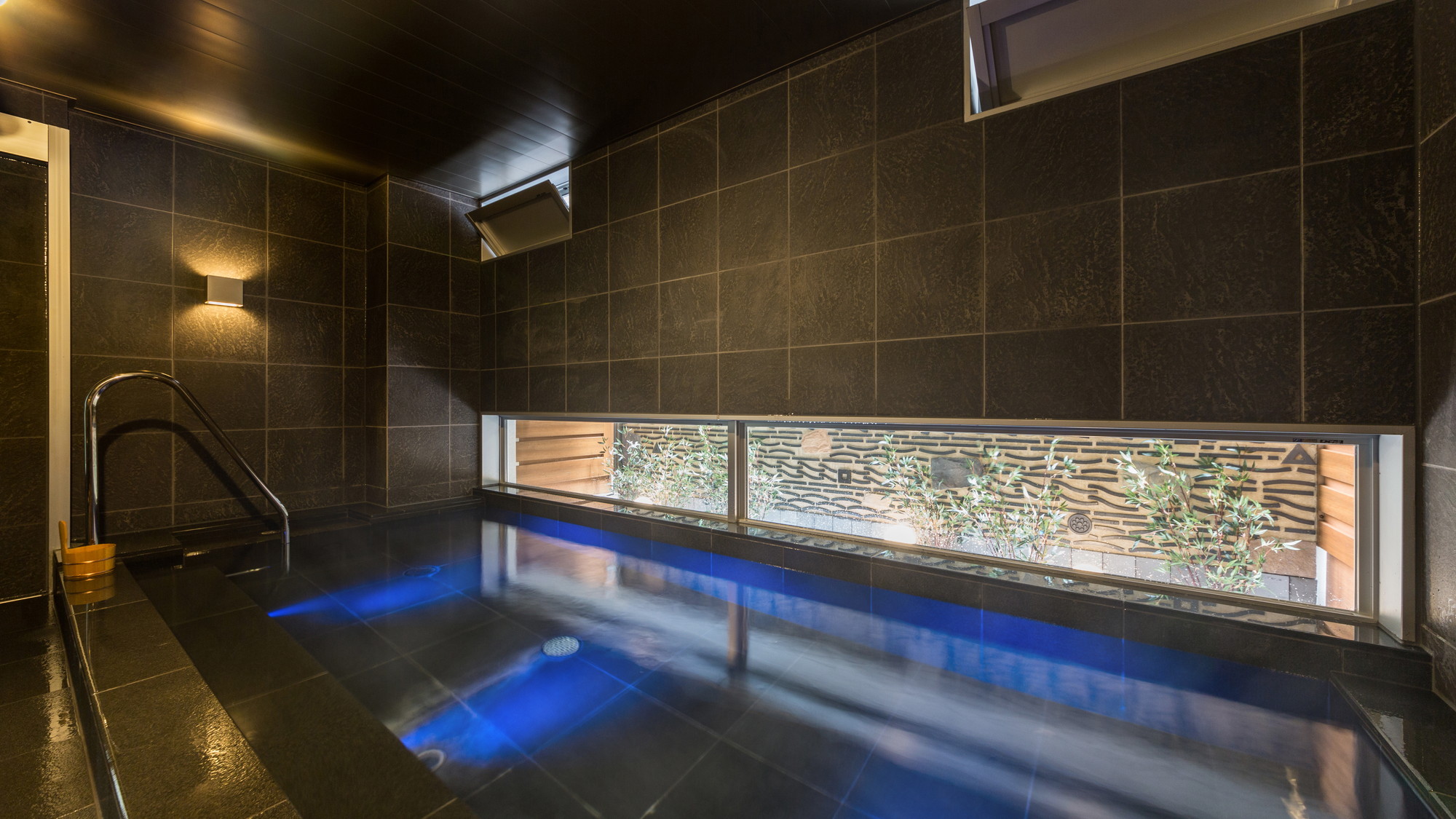 ホテル自慢の天然温泉で、&ldquo;自分を休ませる&rdquo;ひとときを