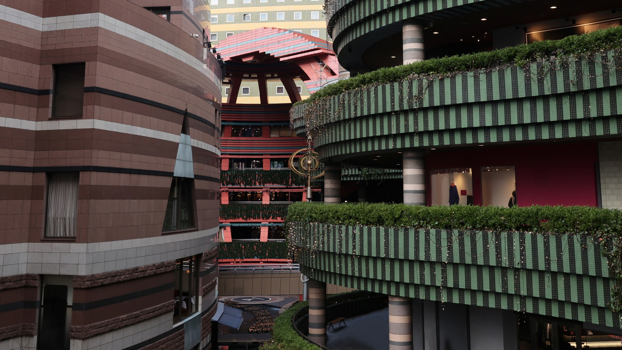 キャナルシティ博多の独創的な建築美