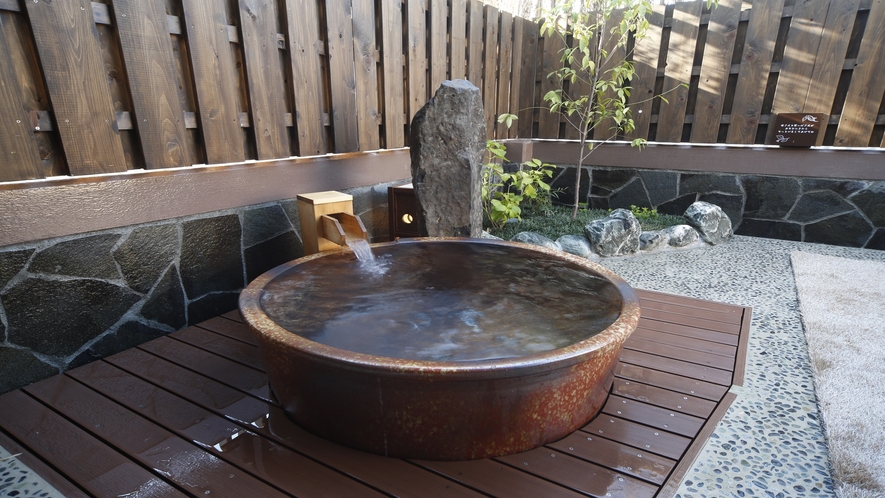 【男子】壺風呂（湯温：41～42℃）
