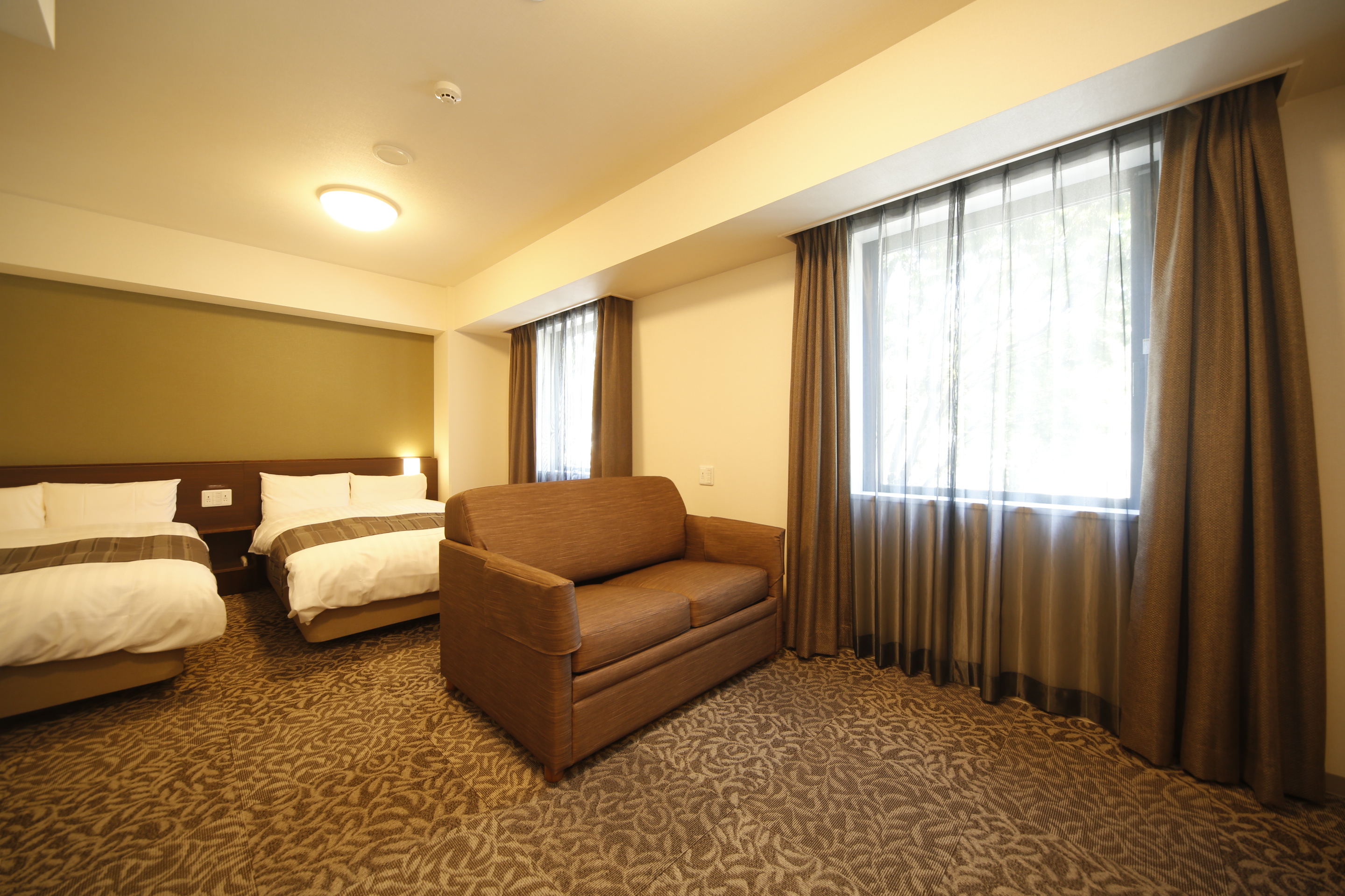 ■トリプルルーム【禁煙】（120&times;195センチ2台◇シモンズ社製+ハイダーベッド1台）30平米