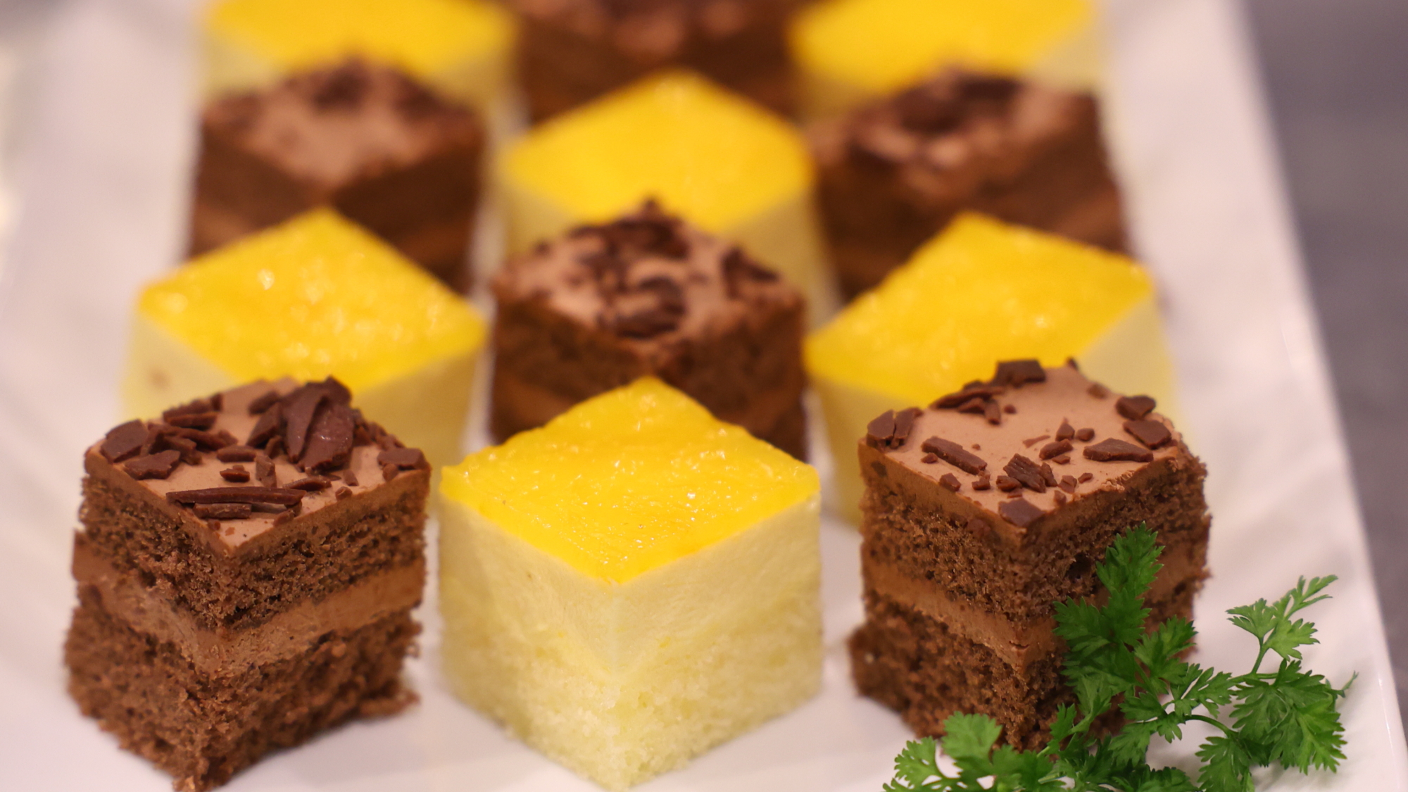 ■デザート　プチケーキ