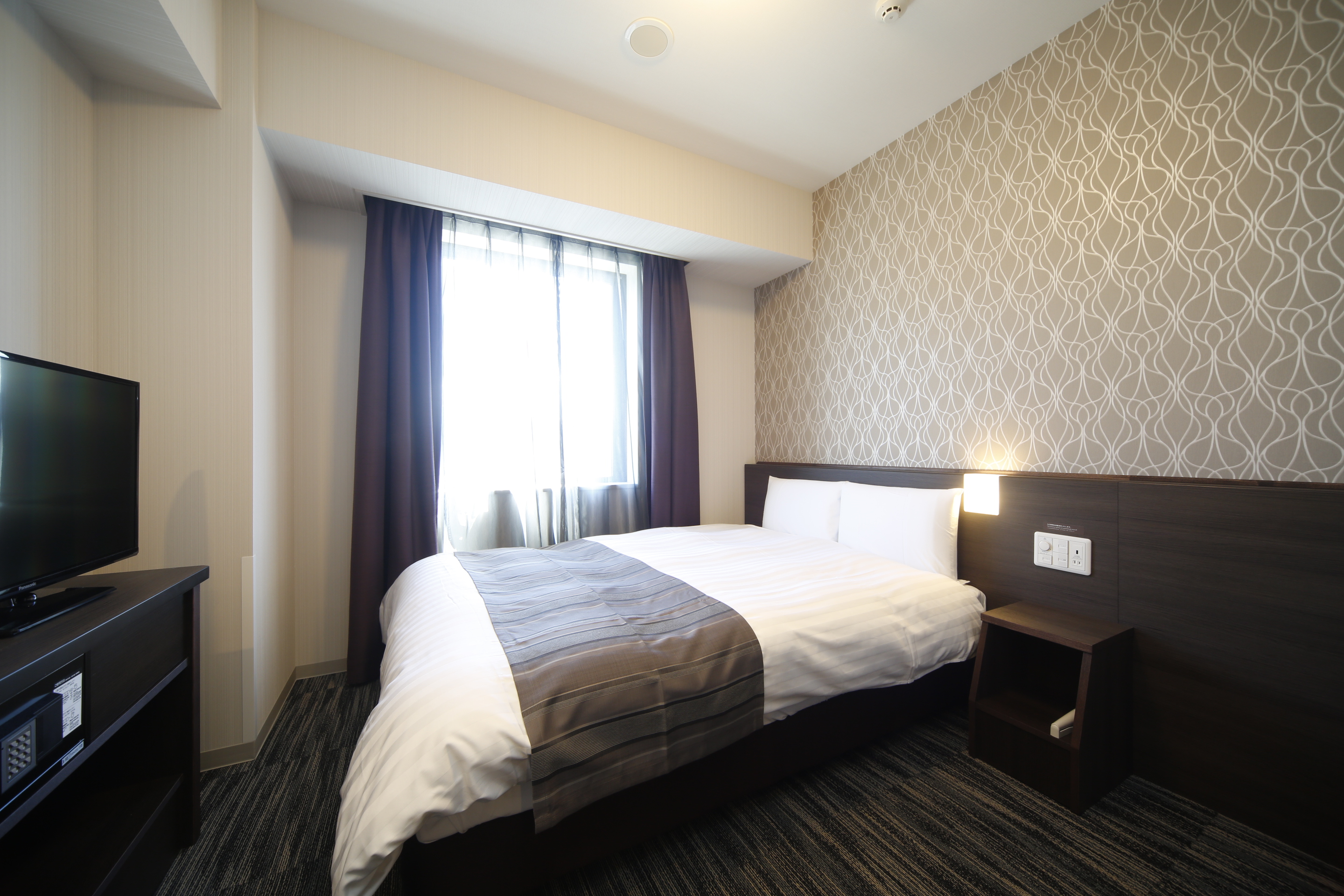 ■エアウィーブダブルルーム【禁煙】（140&times;195センチ◇エアウィーヴ社製）15平米、テレビ：32型