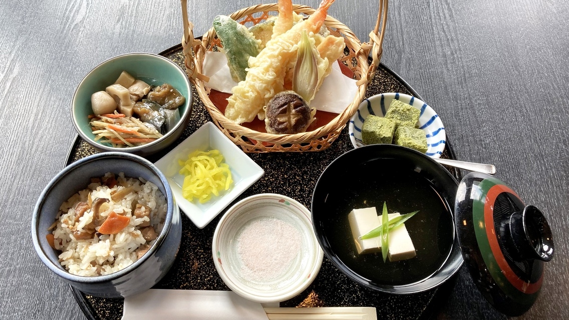 【夕食のみ】夕食は定食　朝食なしでお寝坊OK！朝からゆっくり温泉堪能♪