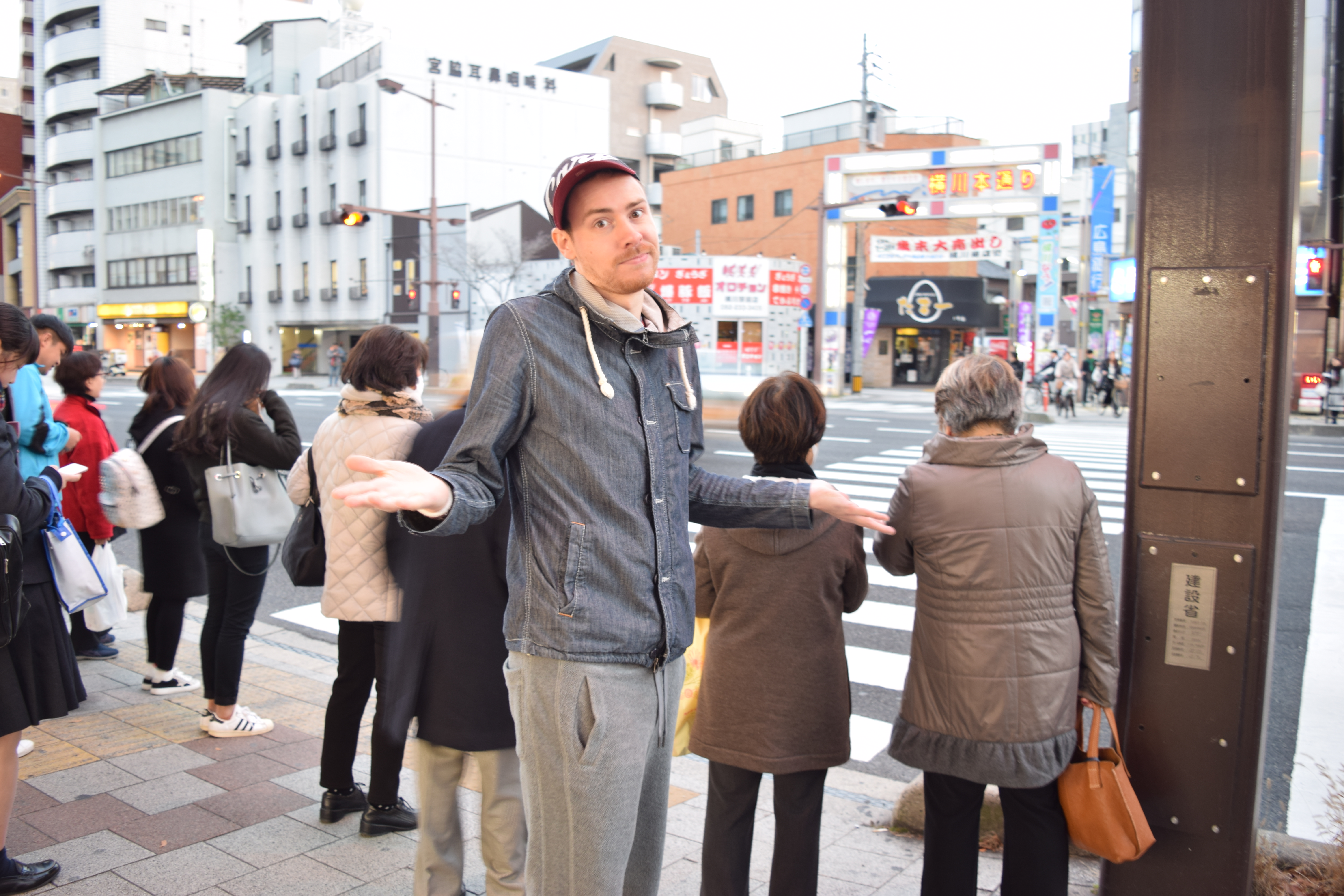 大きな信号をひとつ渡ります。