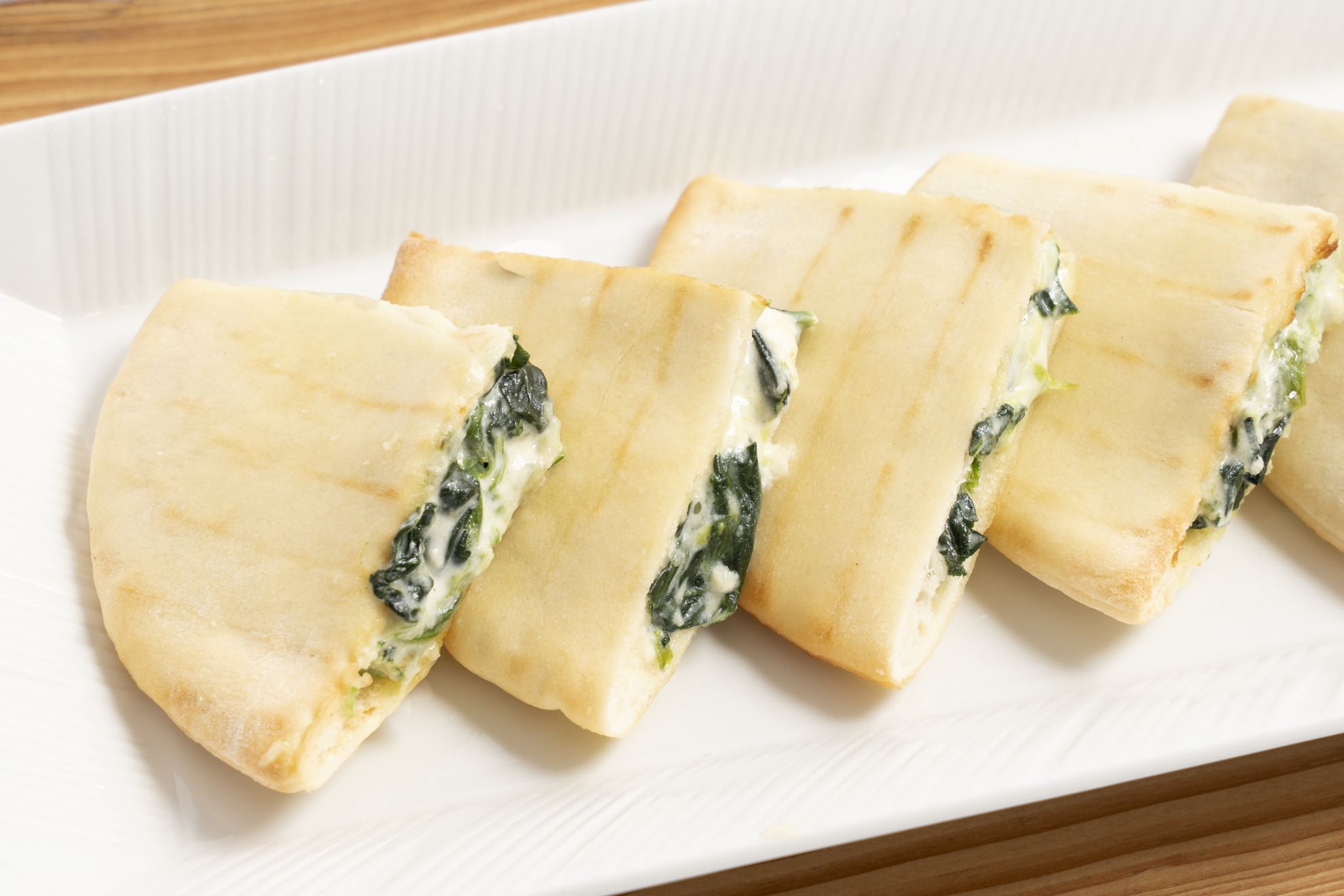 スピナコピタ（ギリシャ）&mdash; ほうれん草とチーズを包んだ、ギリシャ伝統のパイ料理