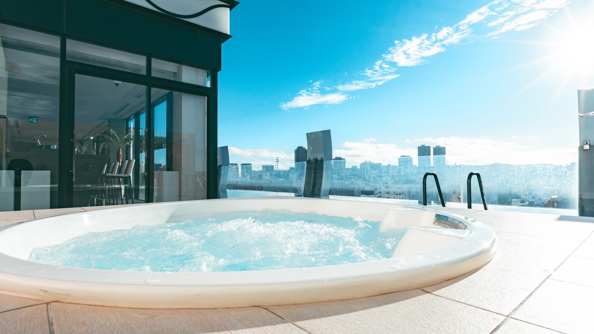 沖縄を感じながら入るジャグジー
