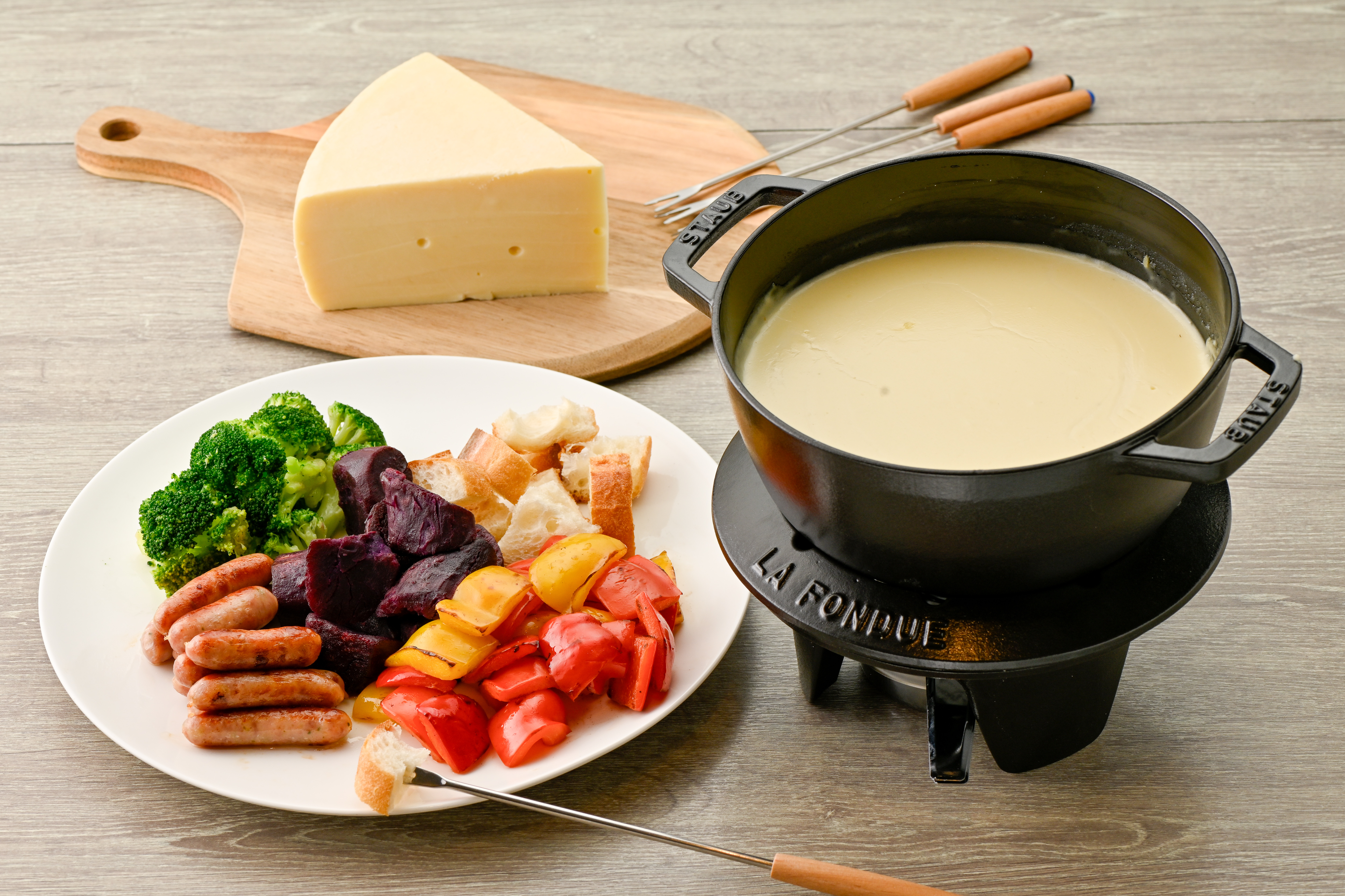 1月～3月限定　ラクレット風チーズフォンデュ（スイス）