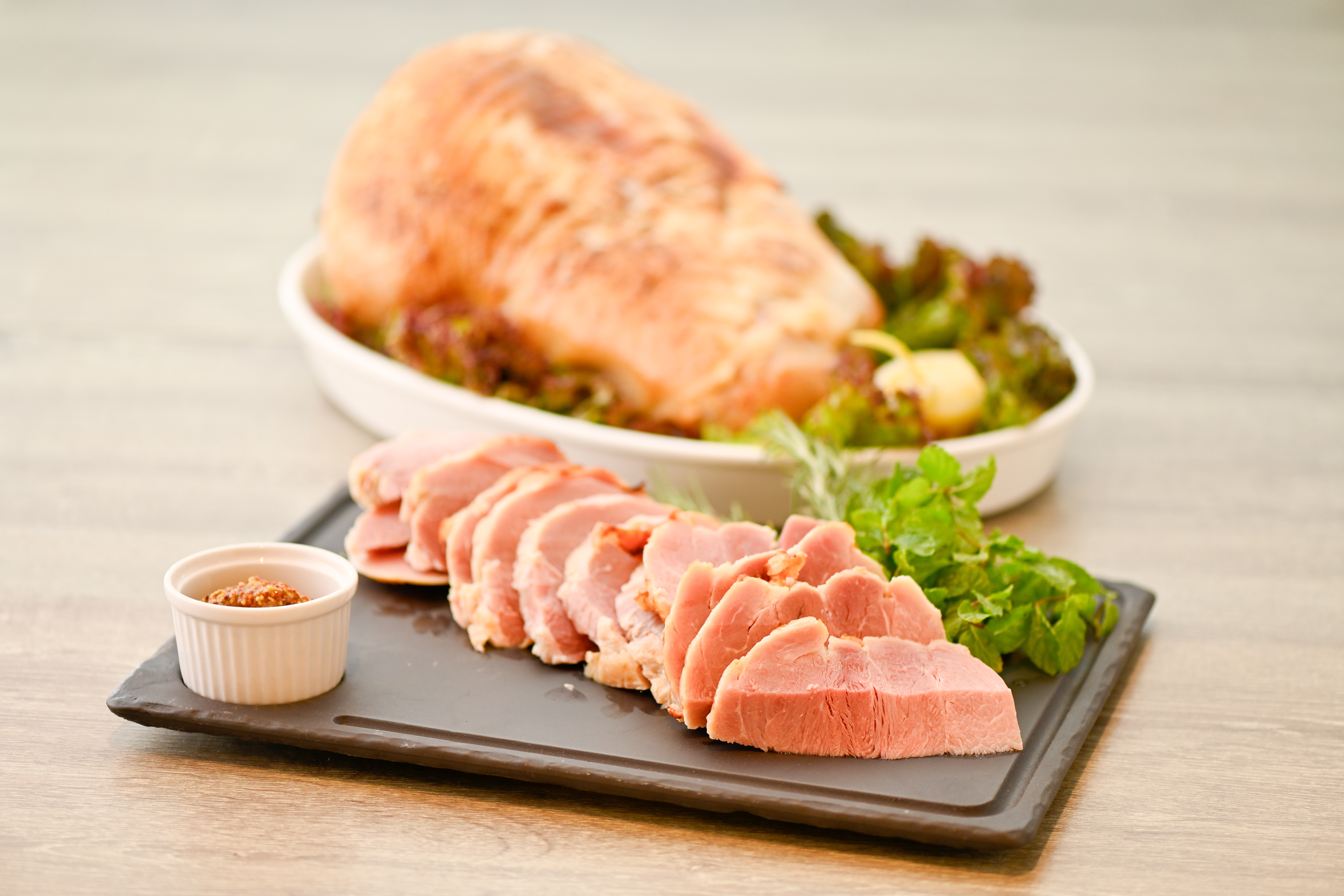 1月～3月限定　沖縄県産豚もも肉のアイスバイン（ドイツ）