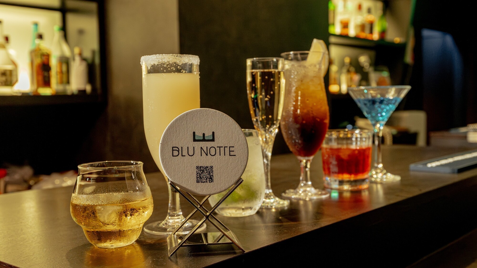 那覇の夜景をカクテルを楽しむ BAR BLUNOTTE
