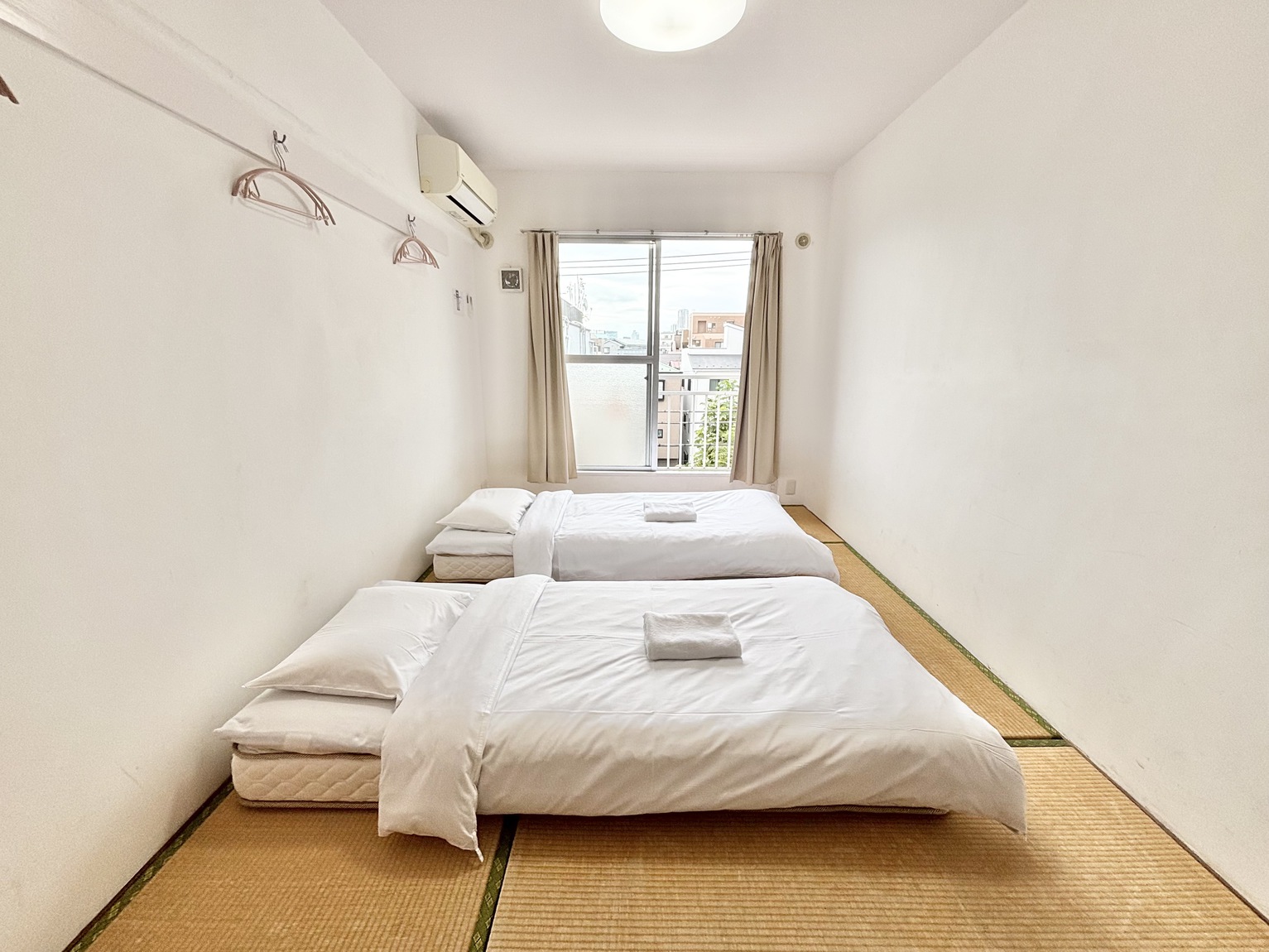 和洋室ツイン　共用バストイレ