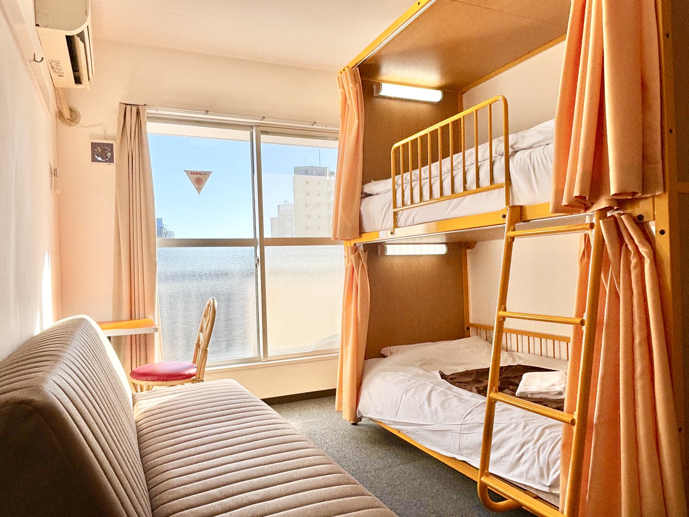 洋室ツイン  バストイレ共同