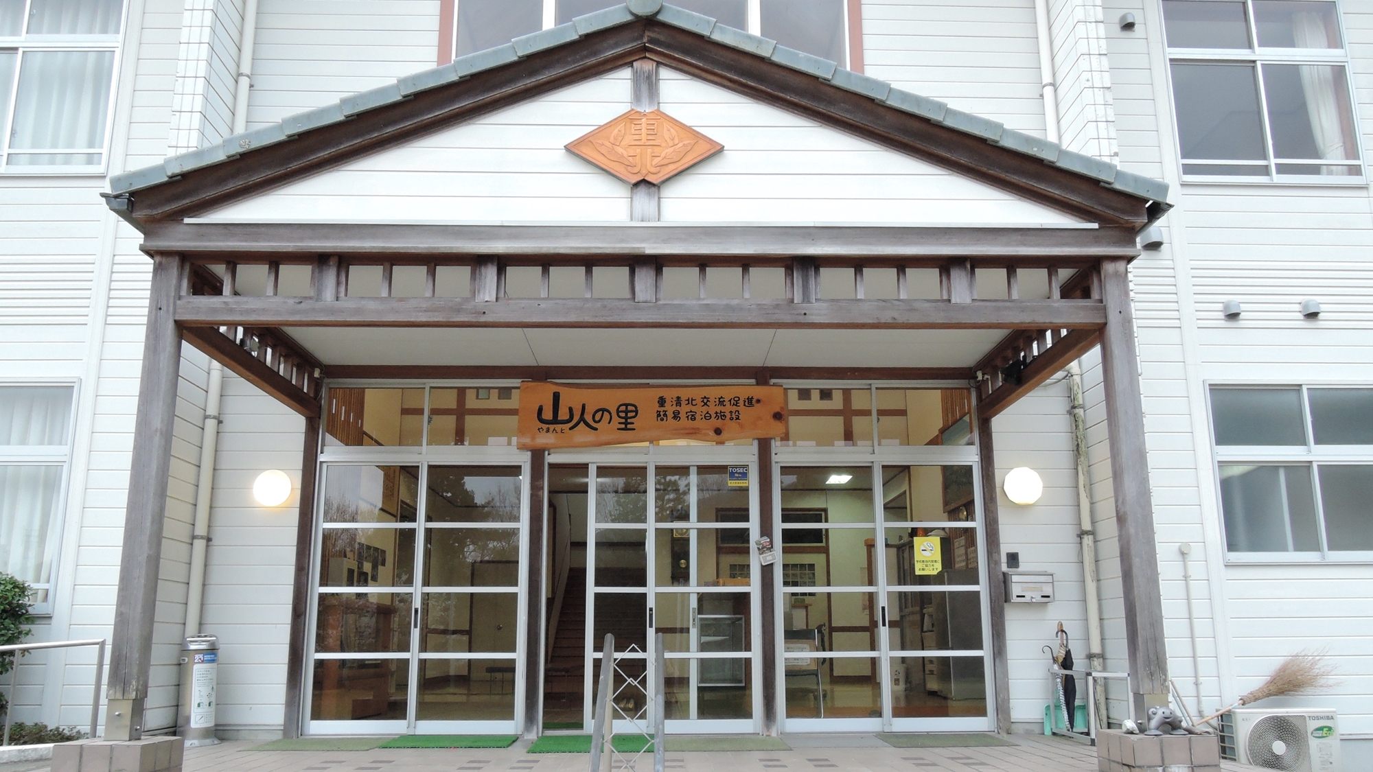 *【外観】古い木造校舎の小学校をリノベーション！