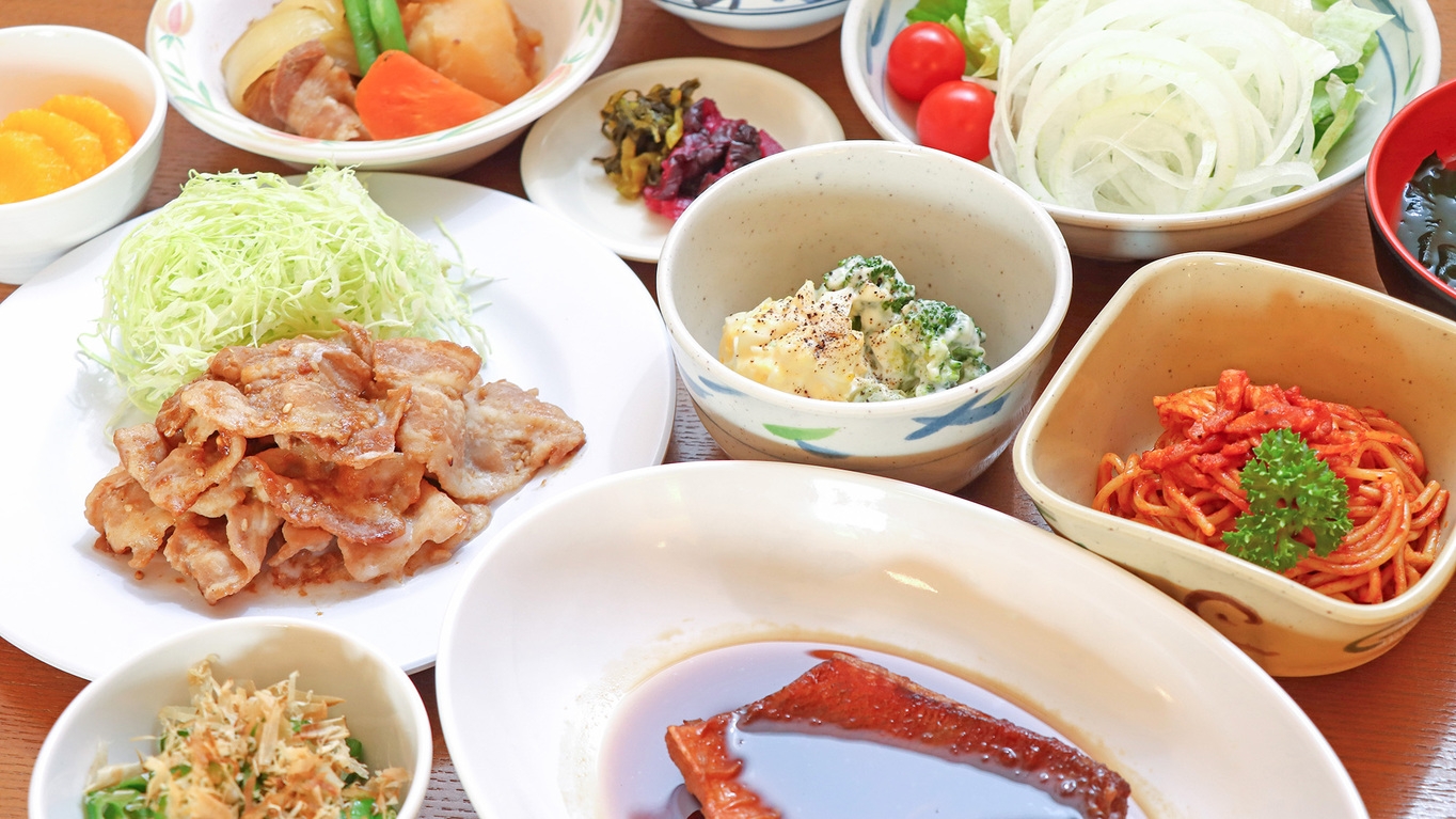 【2食付】オーナーシェフ2名が日替わり手作り♪地元食材×高タンパク｜合宿・出張に