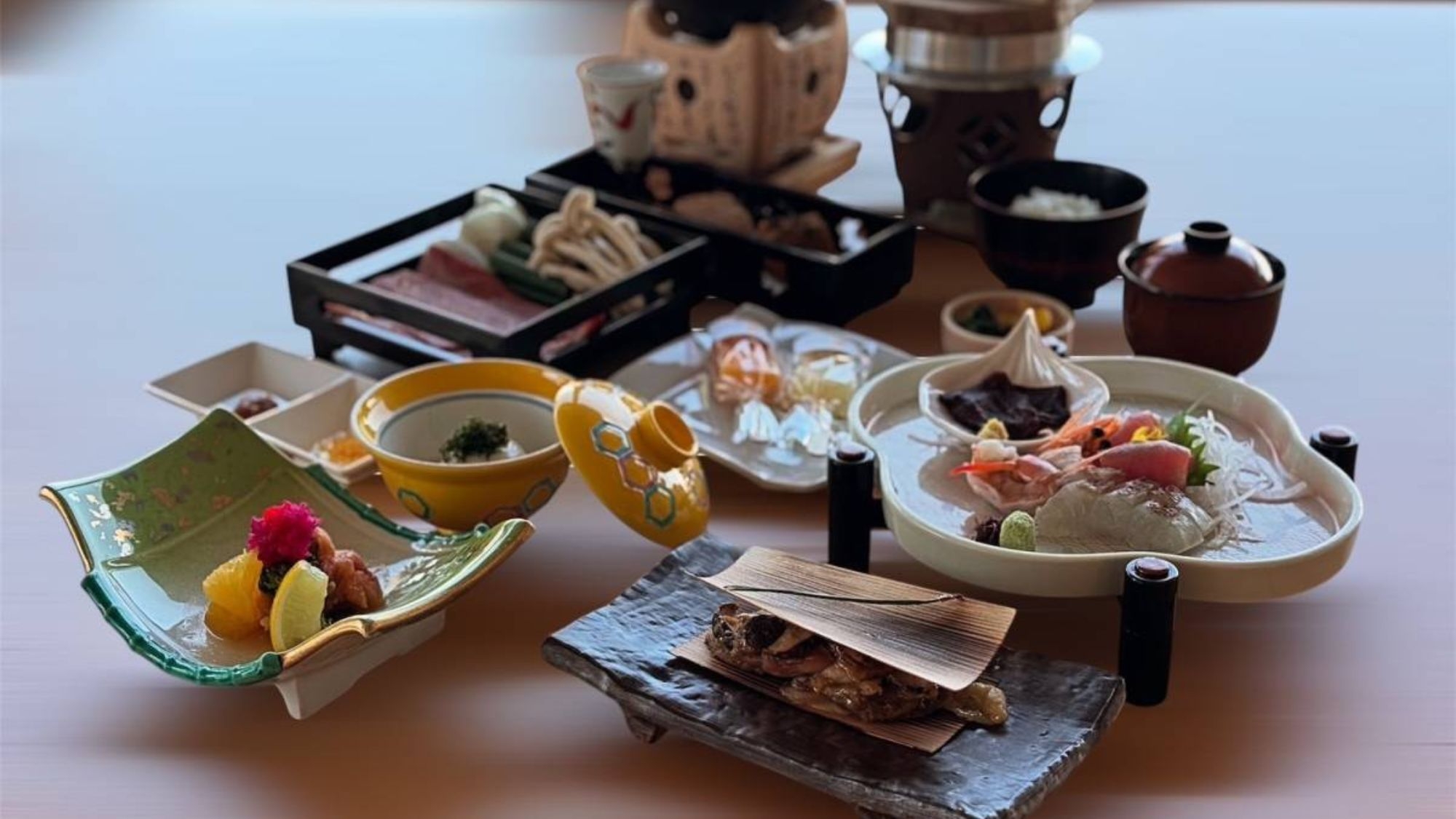 【人気No1プラン/2食付】勝浦の旨いもん◆本場の”生まぐろ”と熊野牛に舌鼓！＜勝浦御膳＞