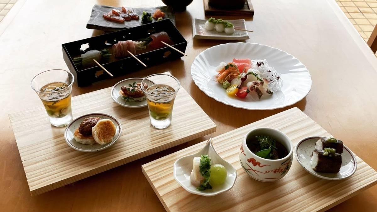 【平日限定】◆60歳以上でお得！★海側客室へアップグレード＆地酒１杯プレゼント★大人の休日プラン