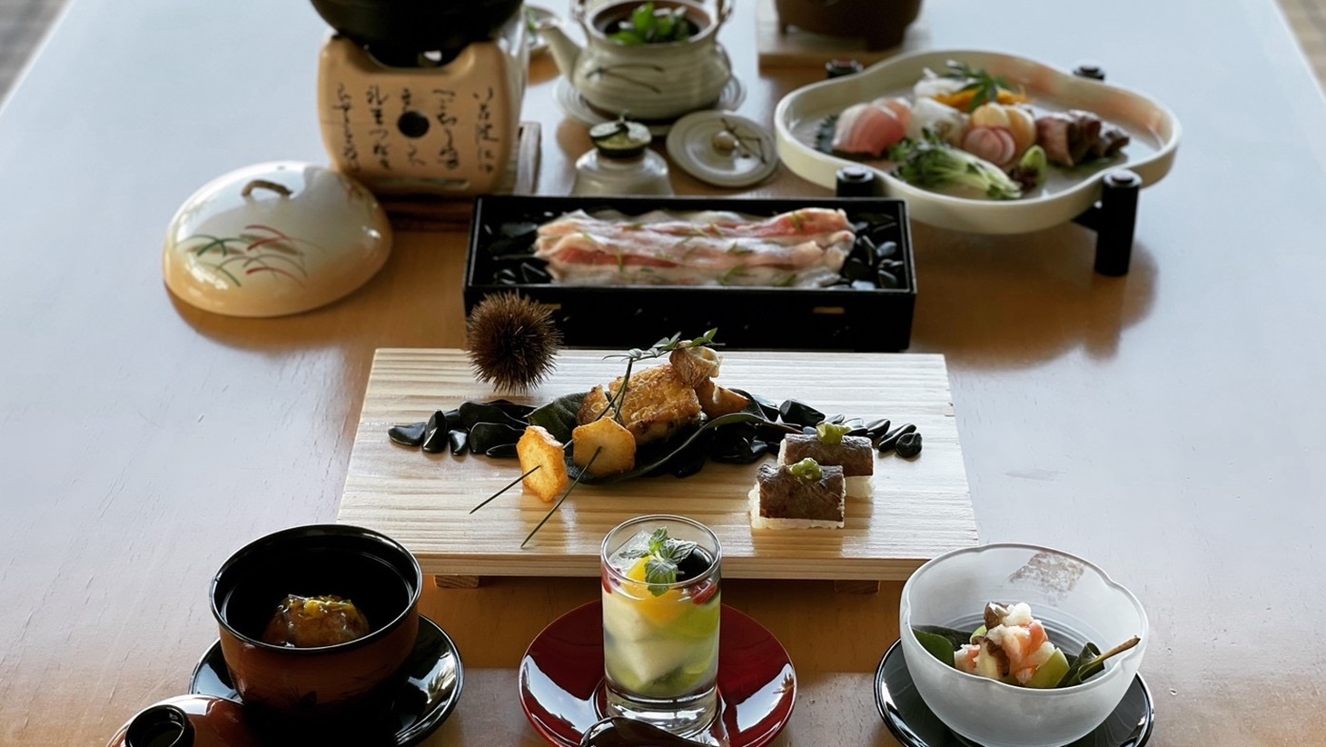 【勝浦御膳】人気No.1！勝浦の旨いもん◆本場の”生まぐろ”と熊野牛を食べな〜よぉ〜（1泊2食）