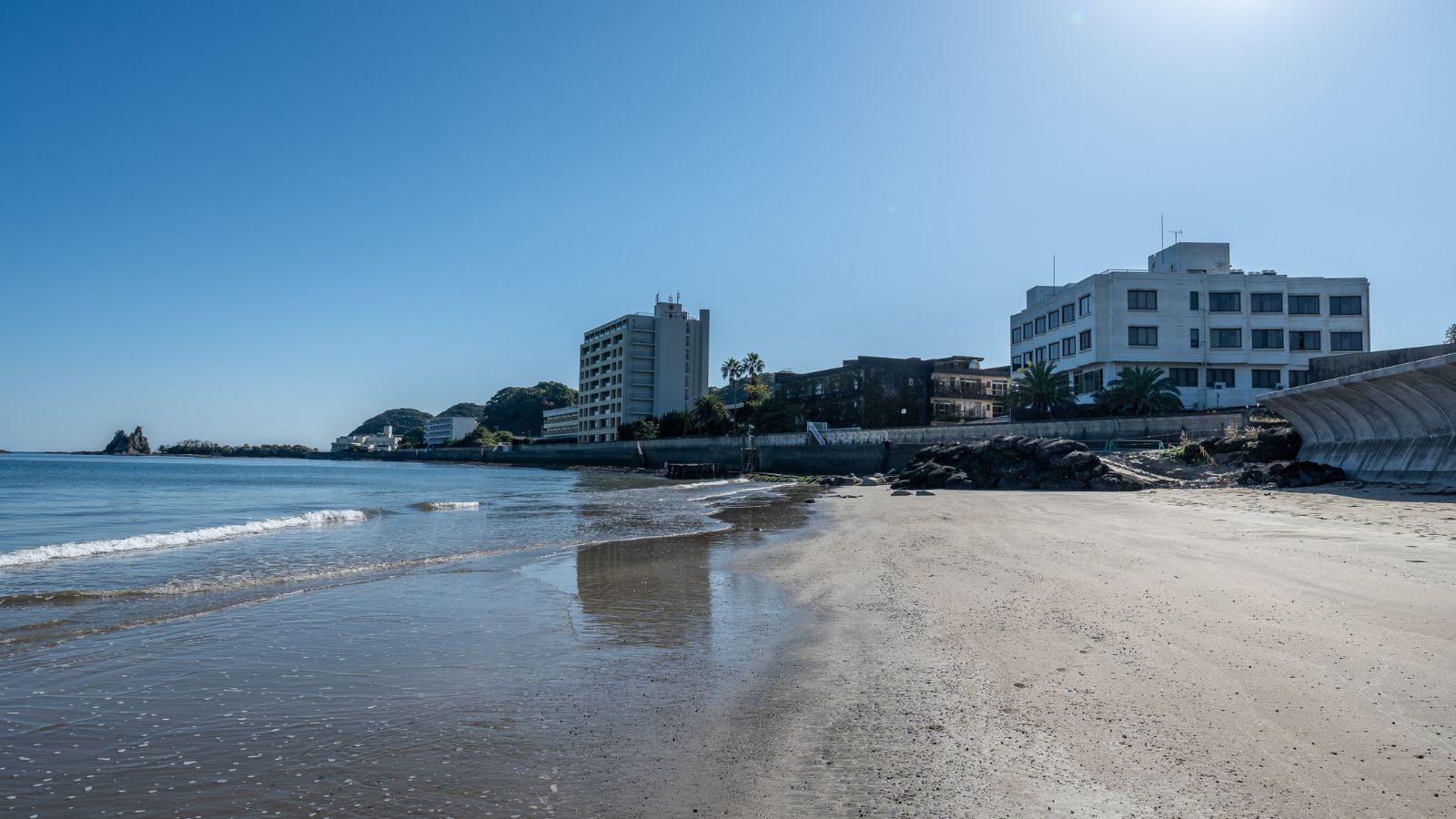 【周辺観光】穏やかな波が広がる、勝浦の海