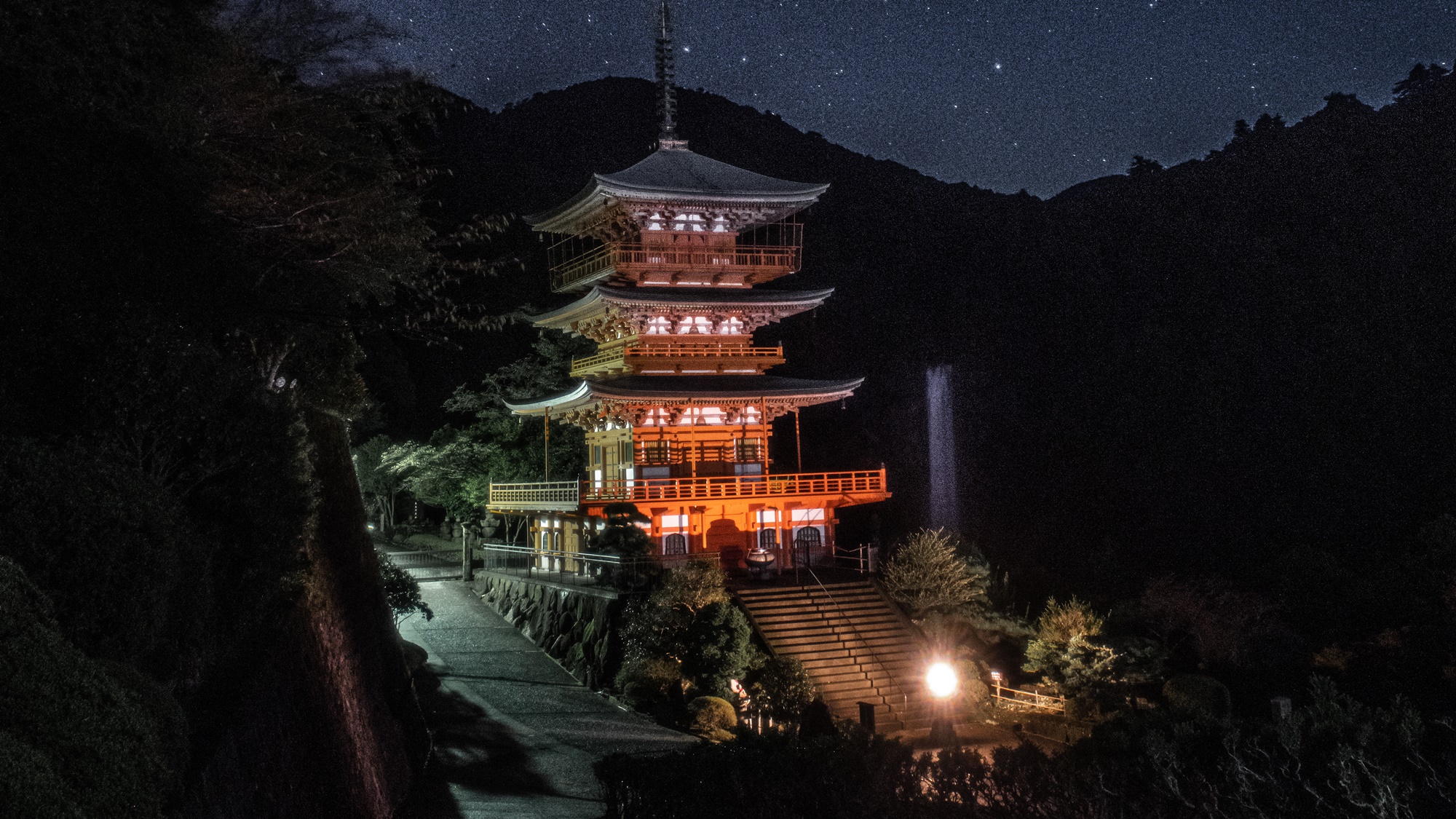 三重塔と那智の滝