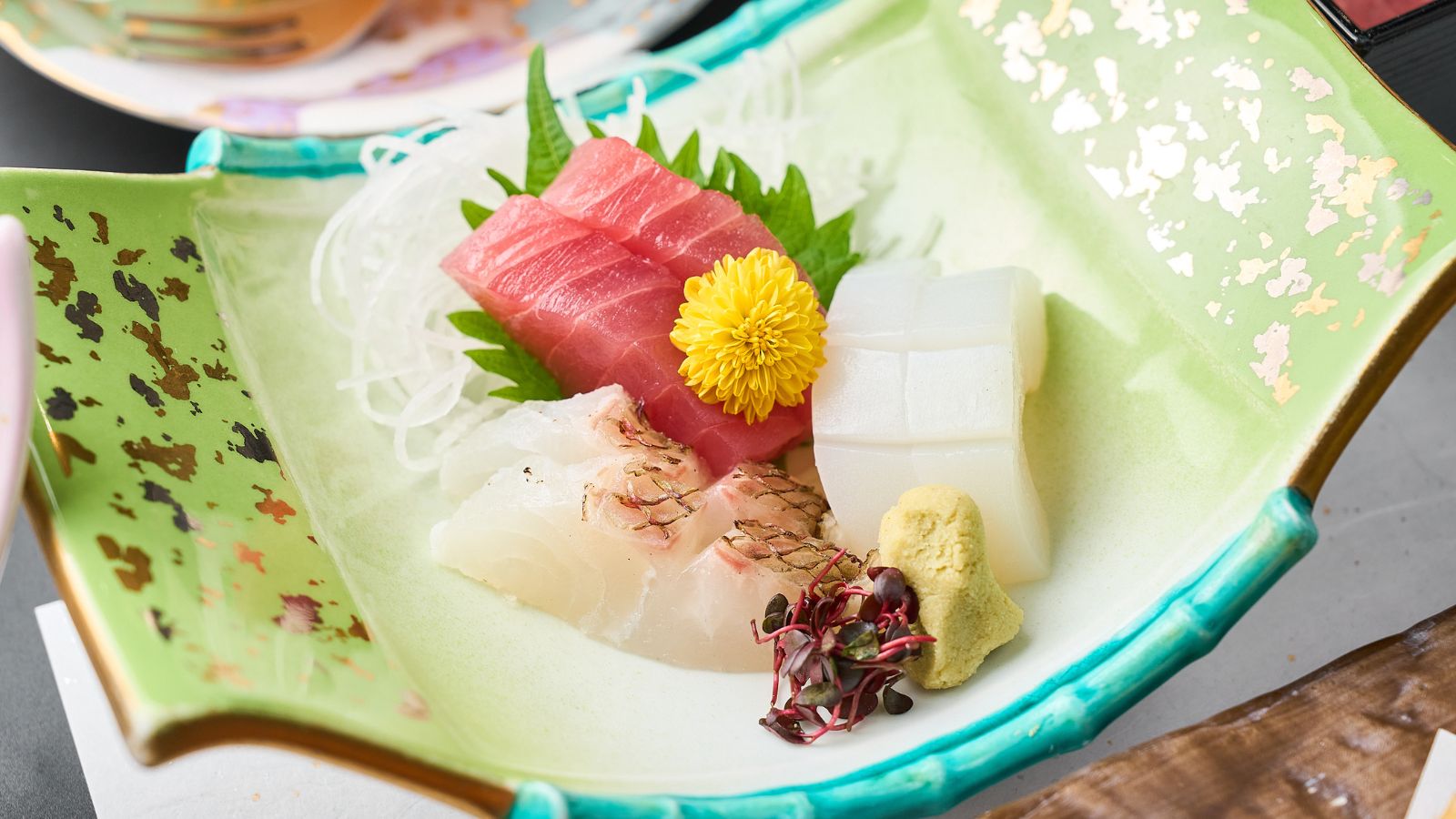 【夕食】会席料理の一品として供する、魚介のお造り