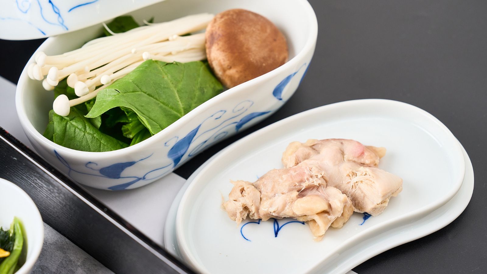 【朝食】焼き魚・小鉢・お刺身を盛り込んだ和朝食