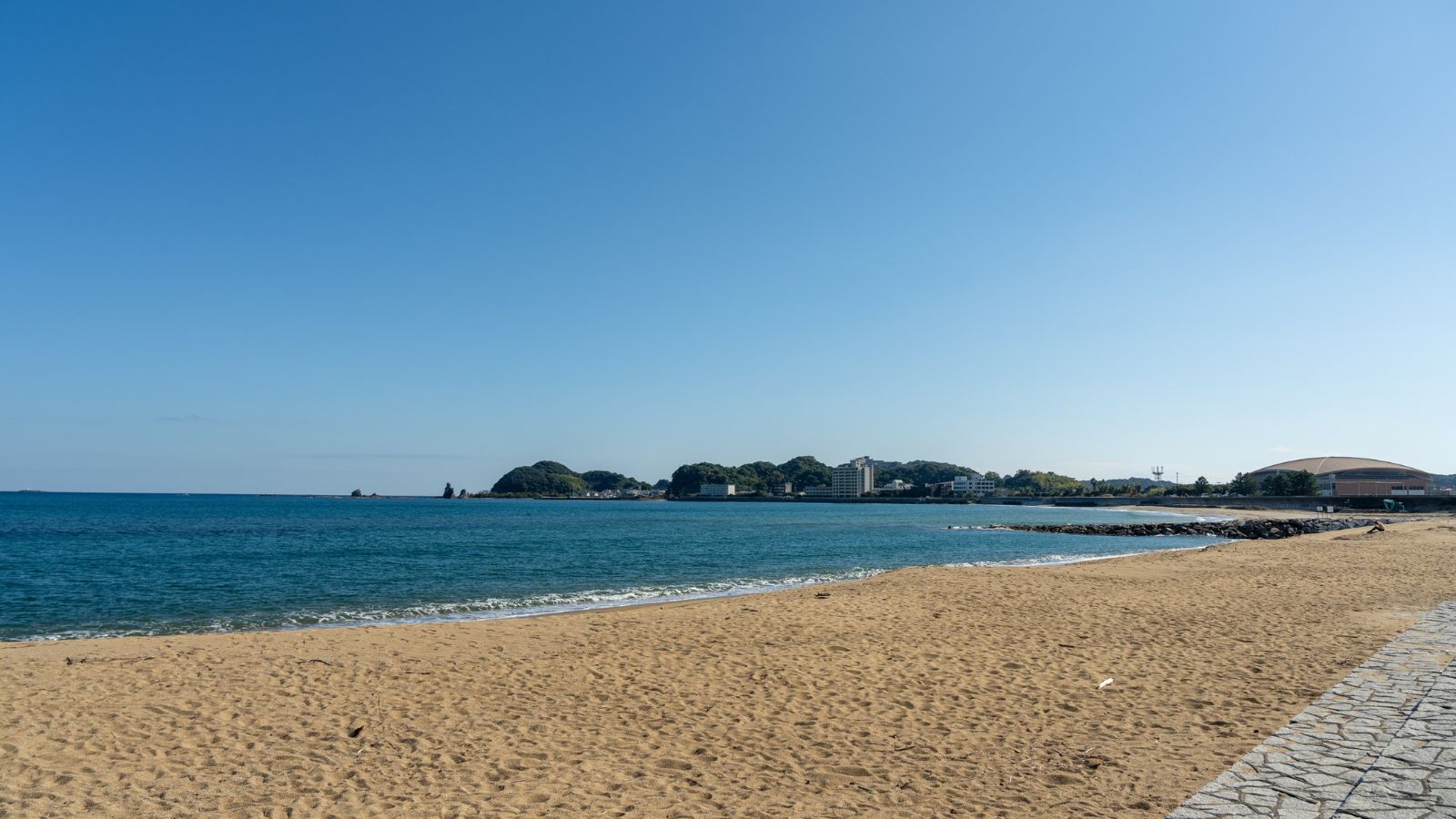 和歌山・勝浦の海岸風景