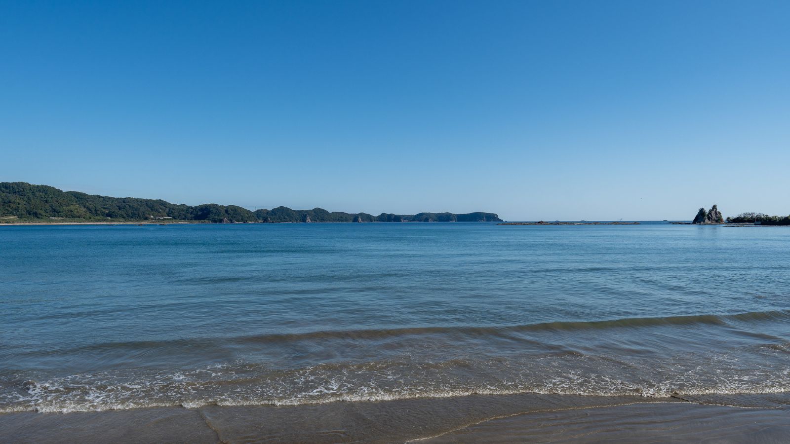 【周辺観光】穏やかな波が広がる、勝浦の海