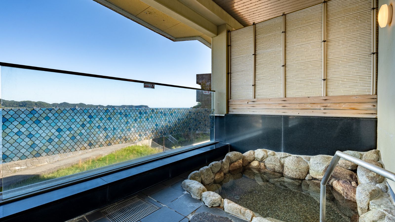 男風呂：海と空が広がる露店「熊野灘の湯」