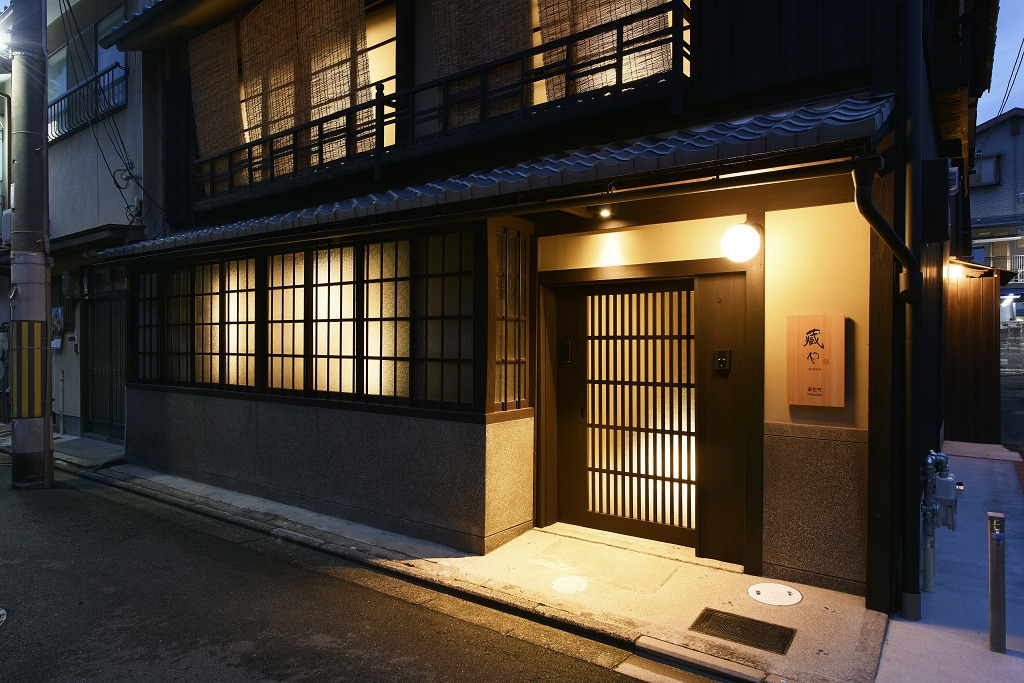 ◆◇一棟貸し京町家で夕食を◇◆京都の老舗泉仙の懐石料理をお楽しみください