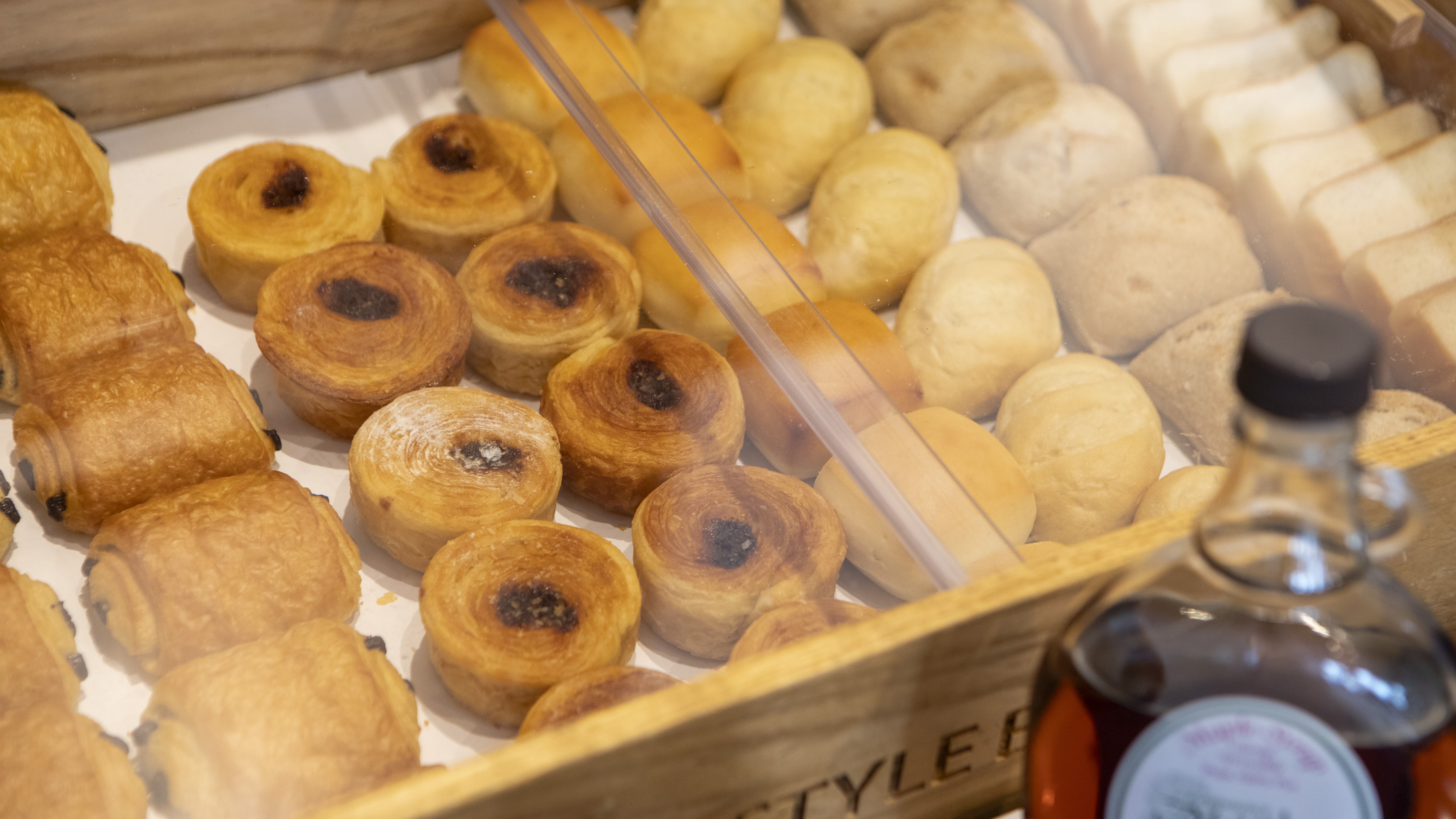 パンも数種類ご用意をしております