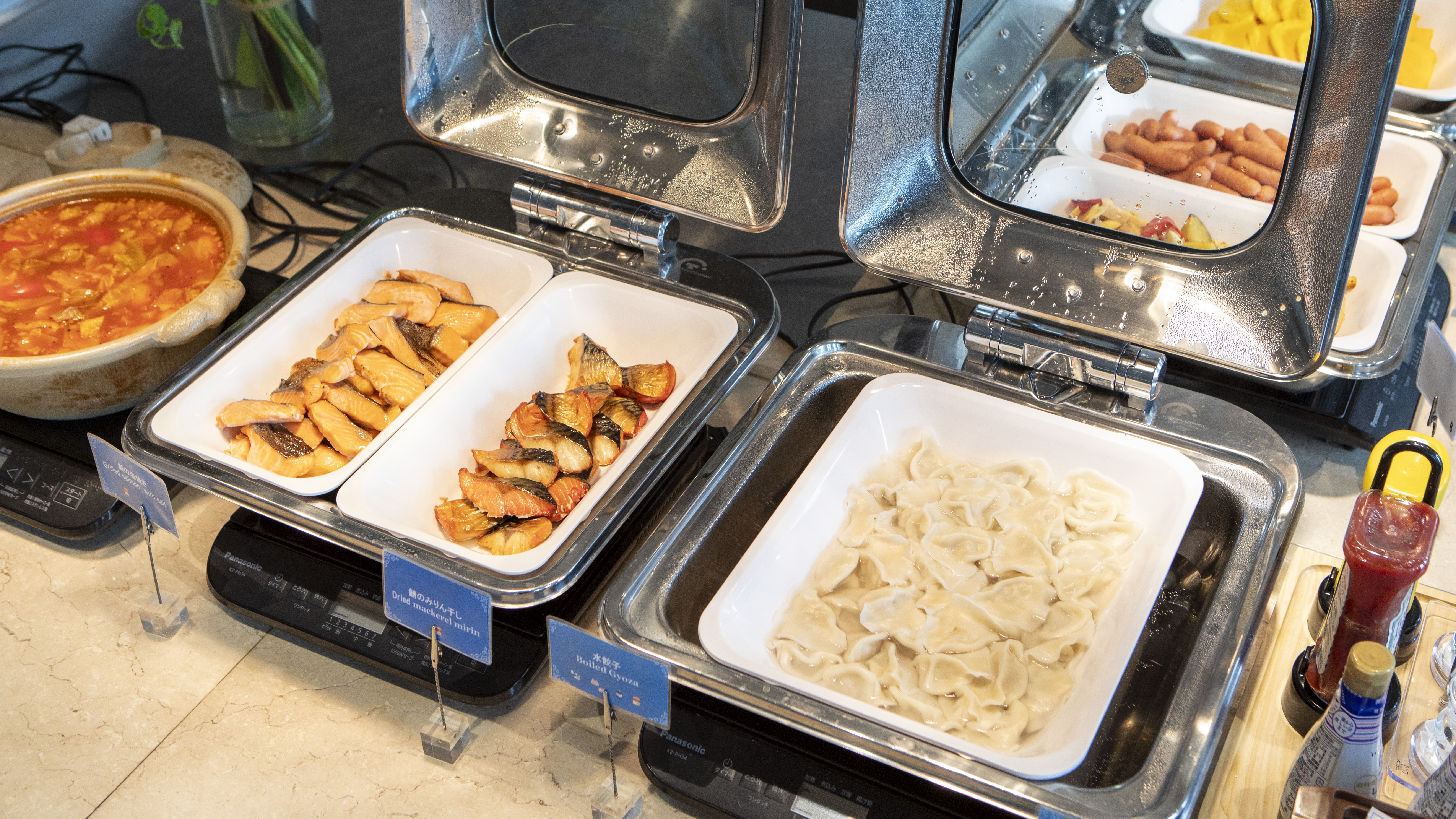 朝食の一例（内容はお日にちや季節で変更となる場合がございます）