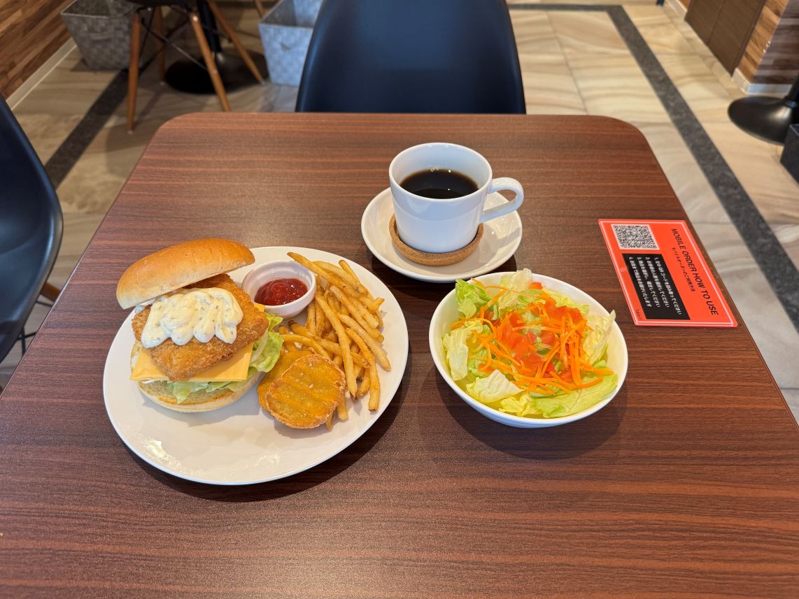 朝食のフィッシュタルタルバーガーセット