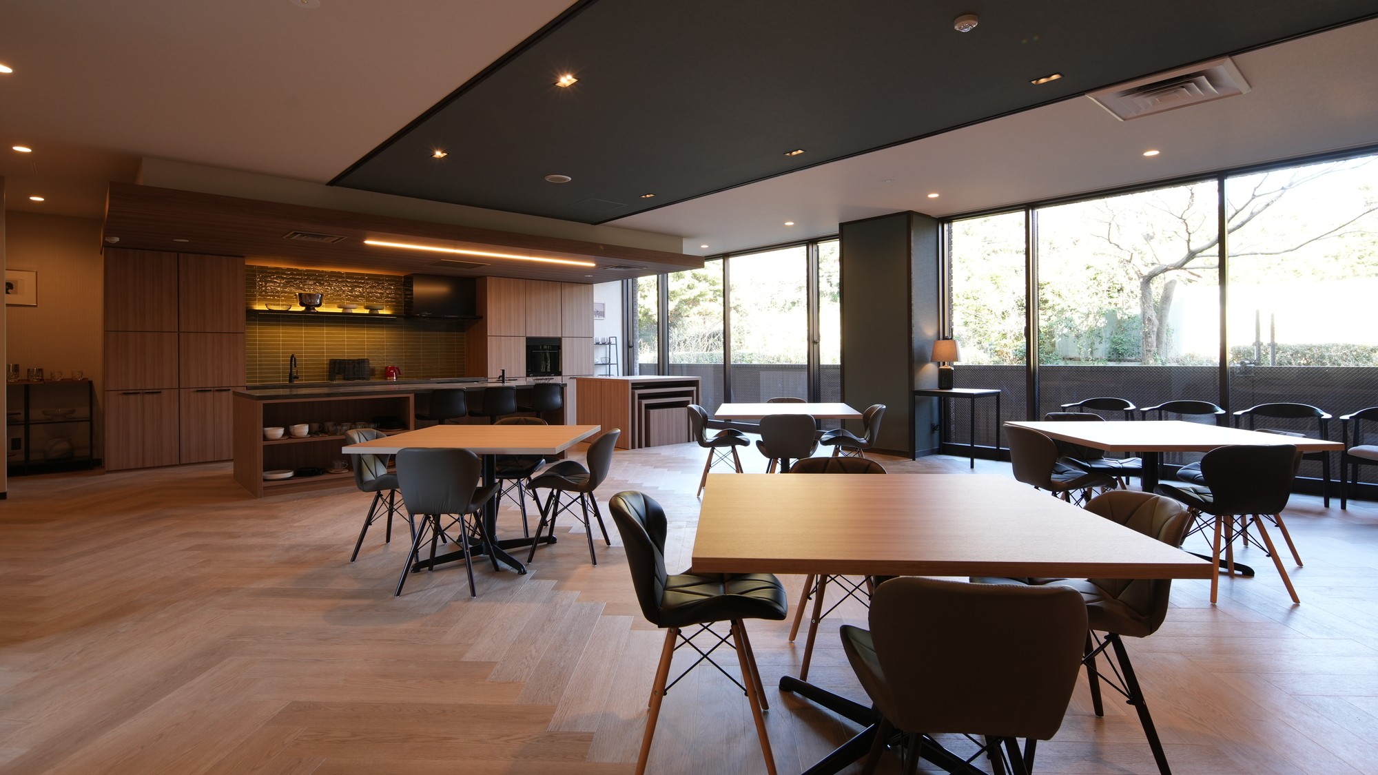 マルチラウンジ（有料/事前予約制）