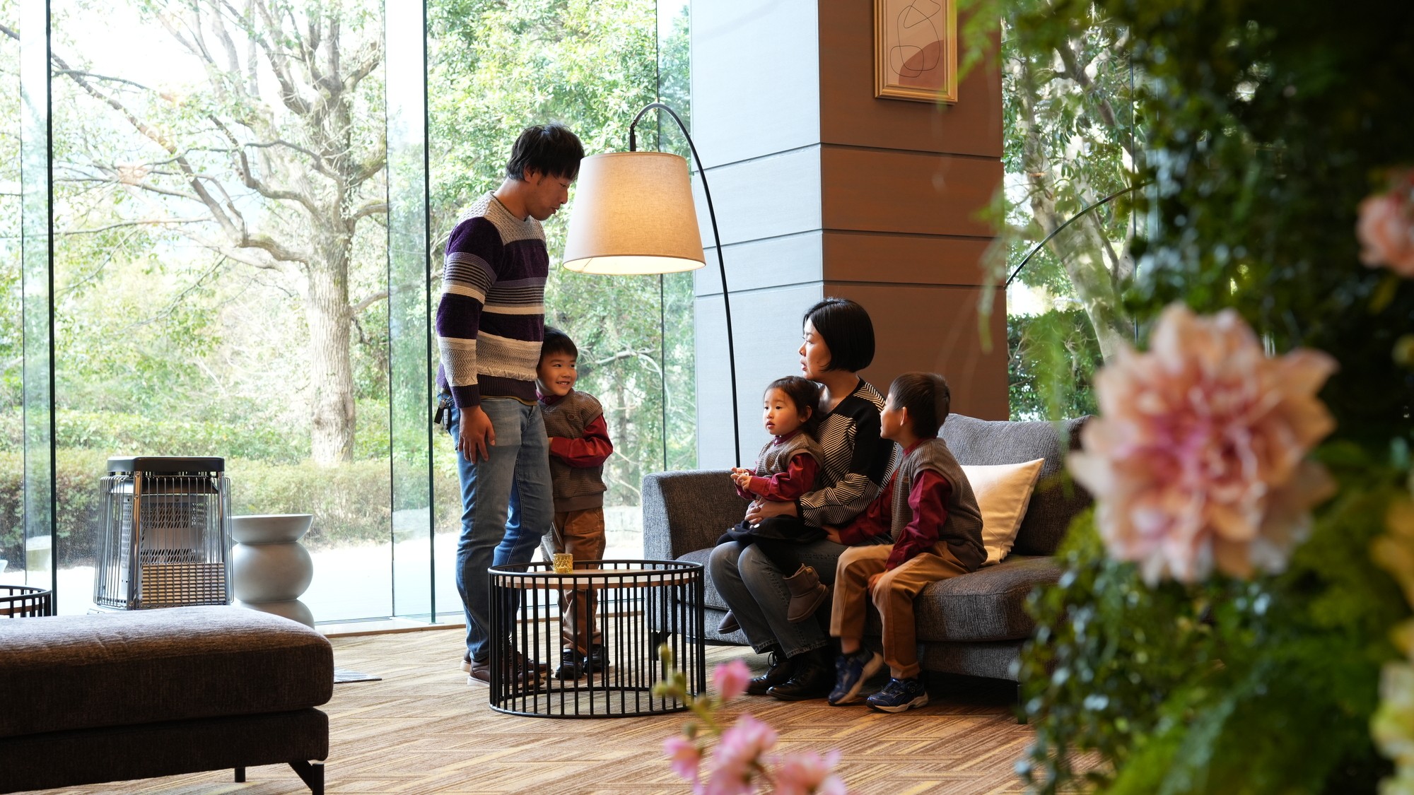 メインラウンジ（昼）