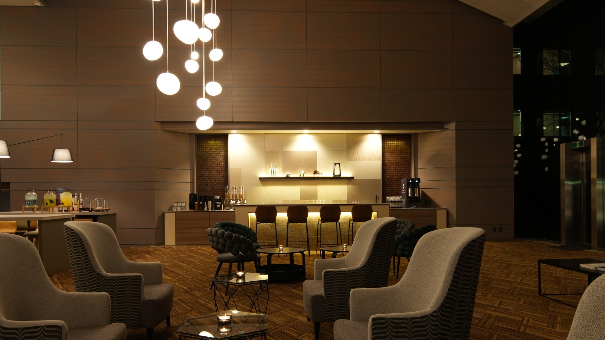 メインラウンジ