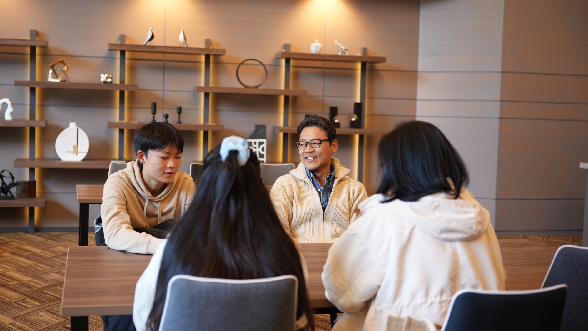 メインラウンジ（昼）