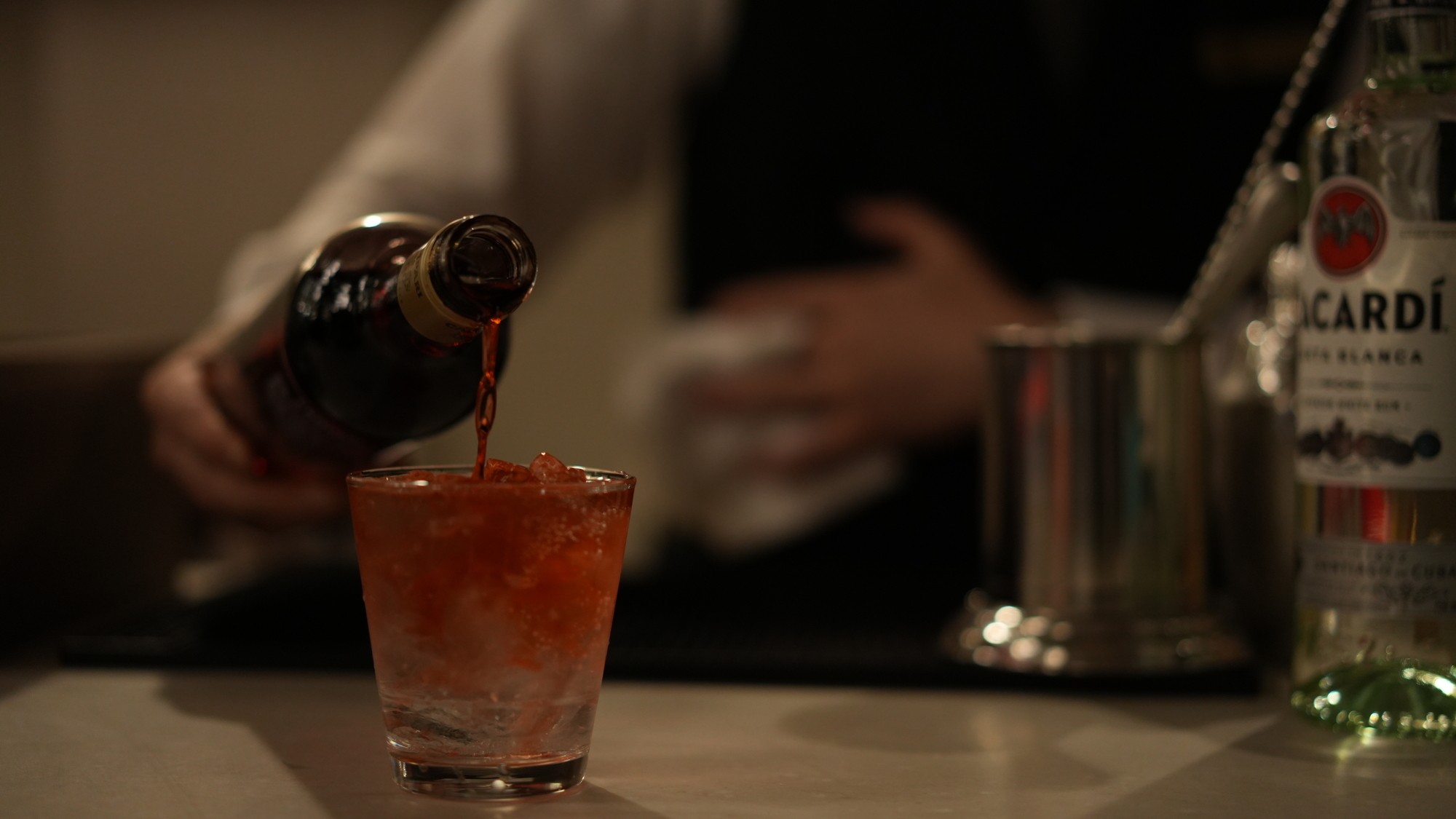 メインラウンジ（夜）