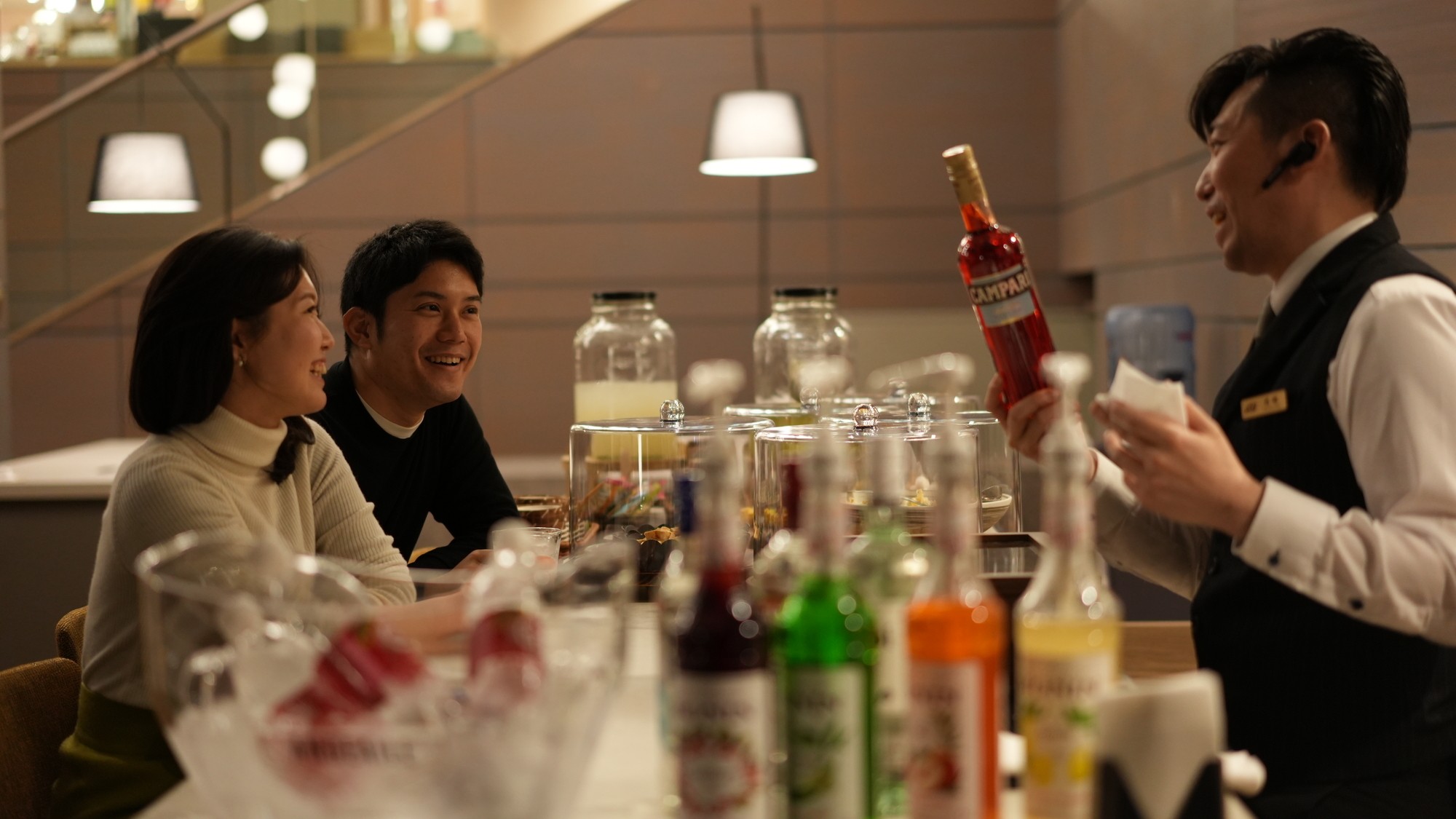 メインラウンジ（夜）