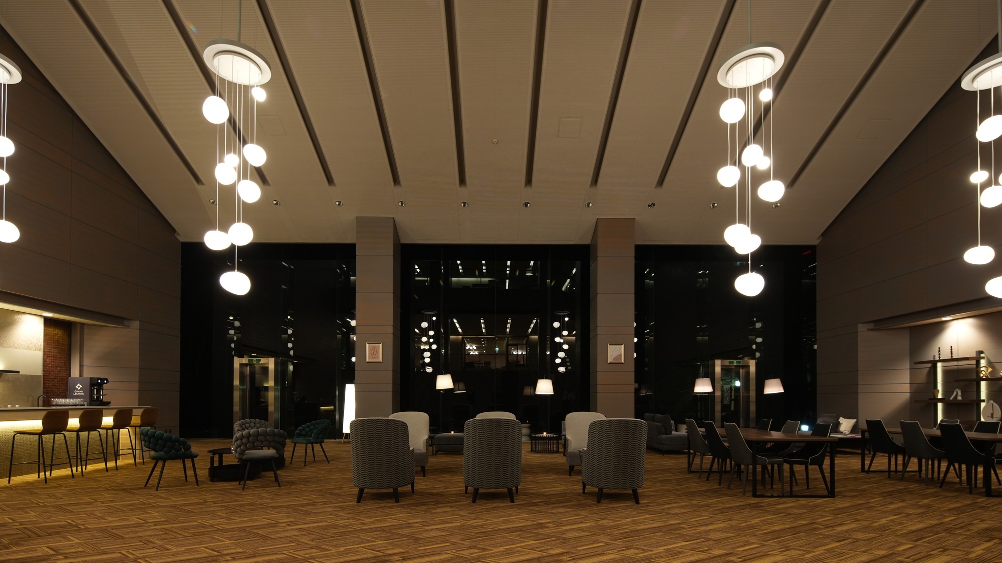 メインラウンジ