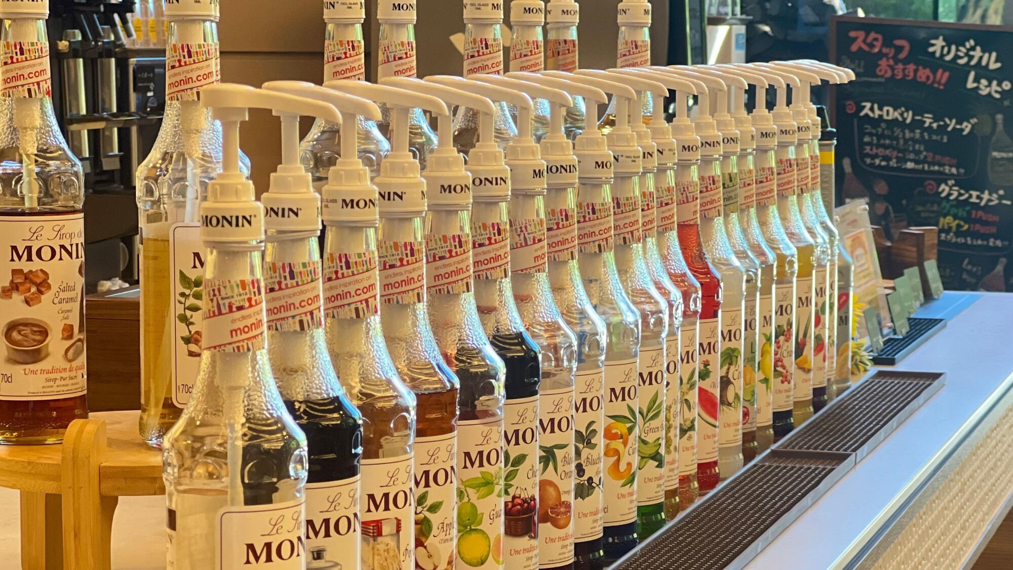 メインラウンジ　※ご宿泊者様無料