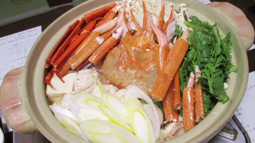 *夕食一例／新潟の冬の味覚である蟹をほんのりピリッと辛いかんずり鍋と一緒に味える！お鍋でほっこり♪