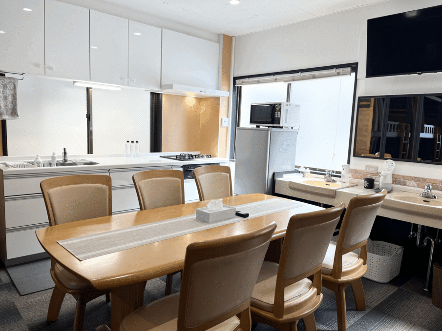 【駐車場１台無料！】相部屋用の大部屋を丸々貸切りで安心プラン★キッチンやシャワー、トイレも貸切です♪