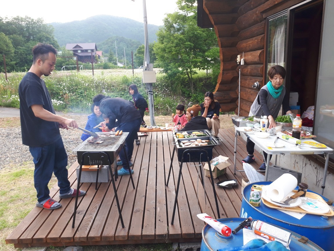 夏は屋根付きテラスでBBQ